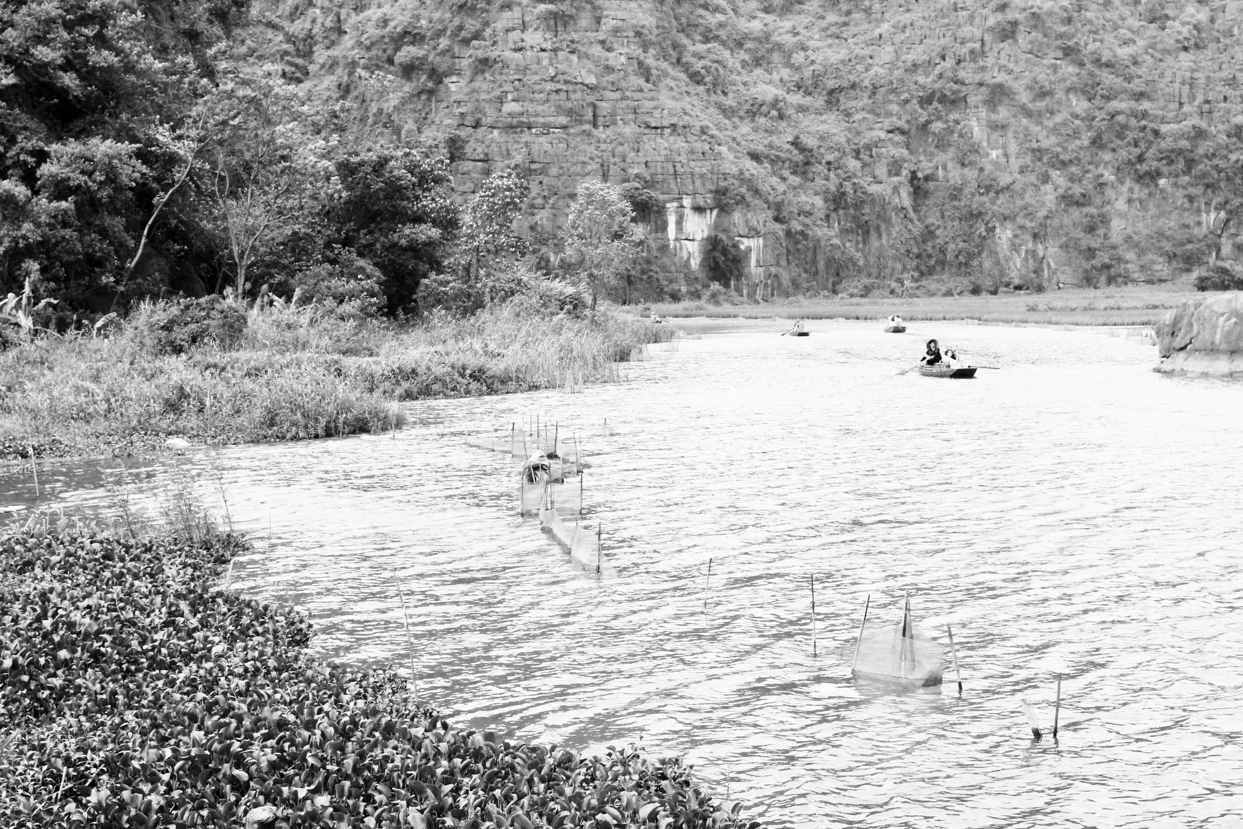 Vietnamese locals paddle with their feet #nbd