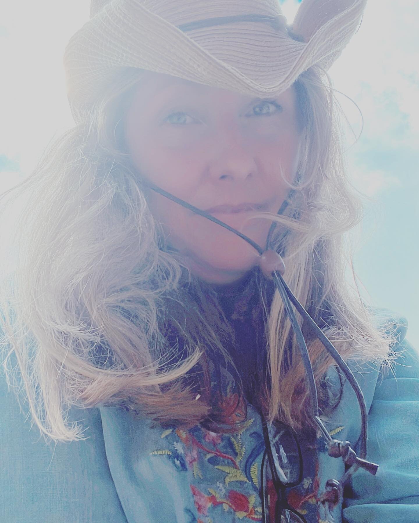 Happy Sunday! Just sharing some recent captures, and hope that whatever you&rsquo;re doing it involves some nature time where you can pause and just be an earthling 🌎💕☀️🐝🌻
