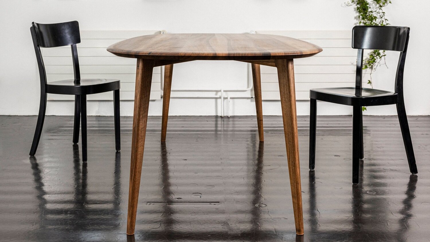Holztisch hergestellt in Basel