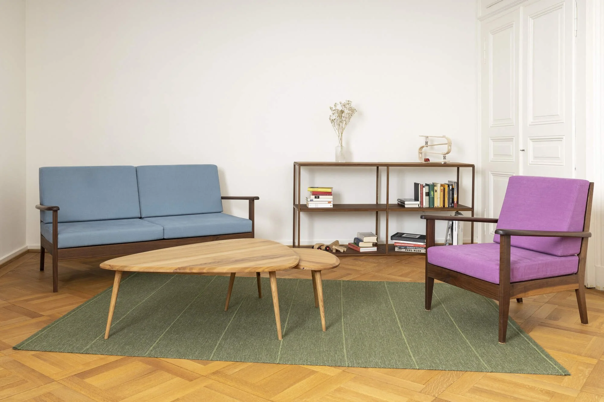 Holzsofa Schweiz.jpg