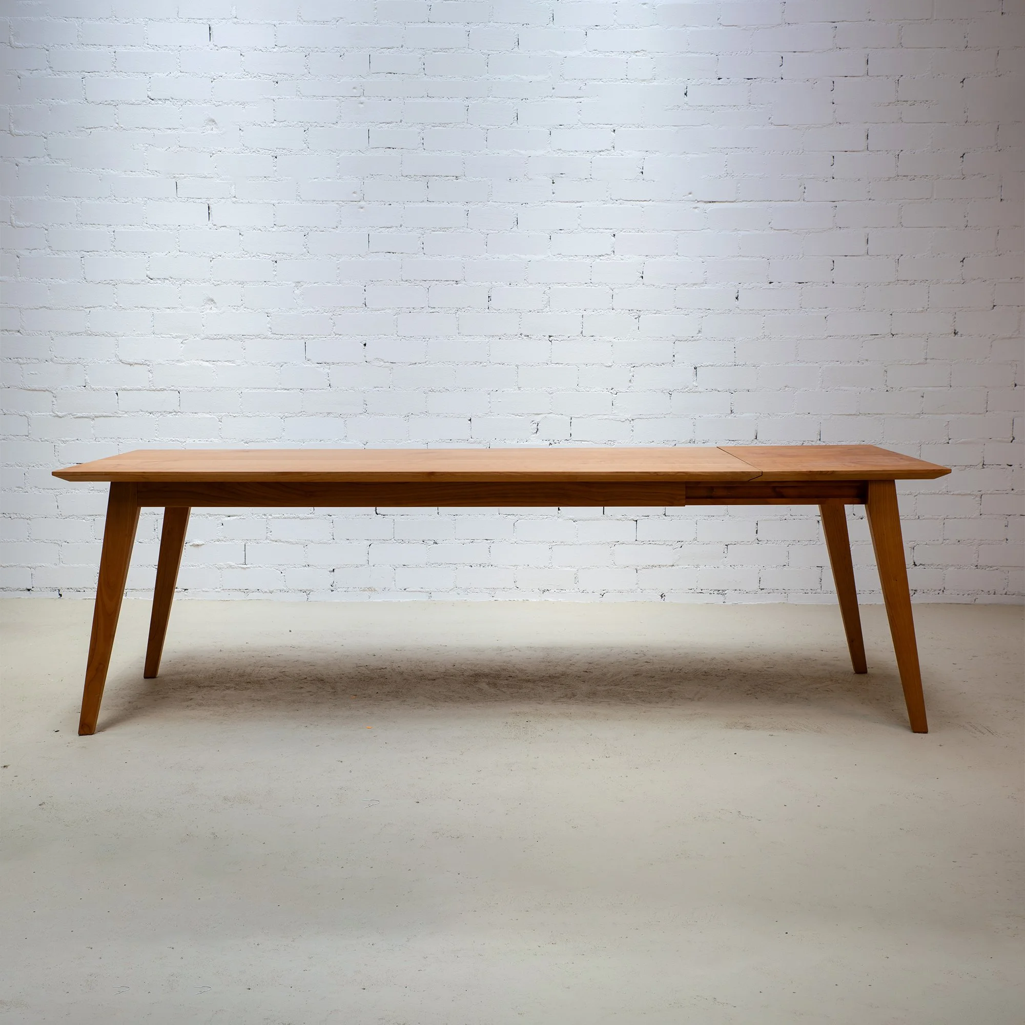 Tisch Frau Caminada+ / Austellungsmöbel