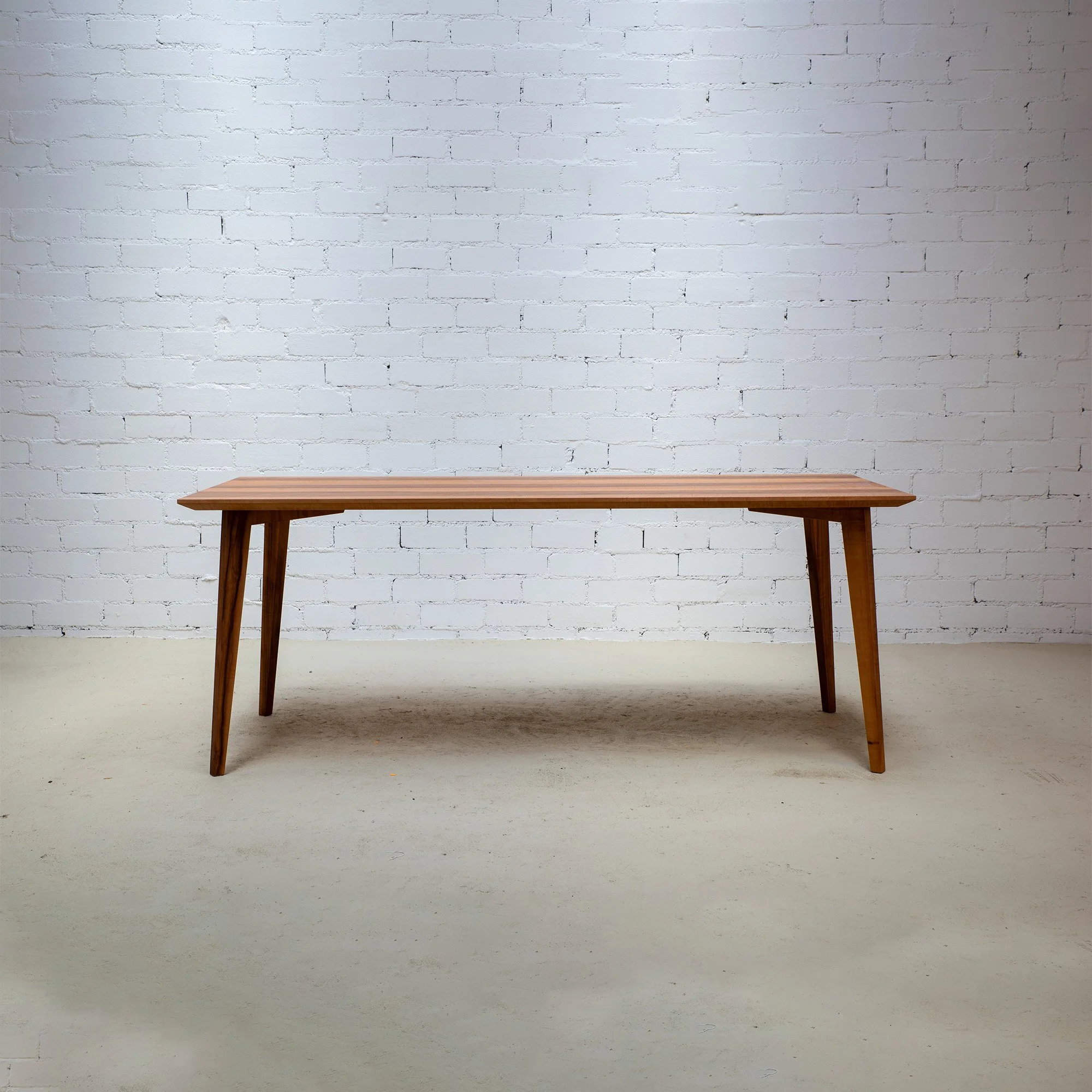 Tisch Mr. Ryan / Austellungsmöbel