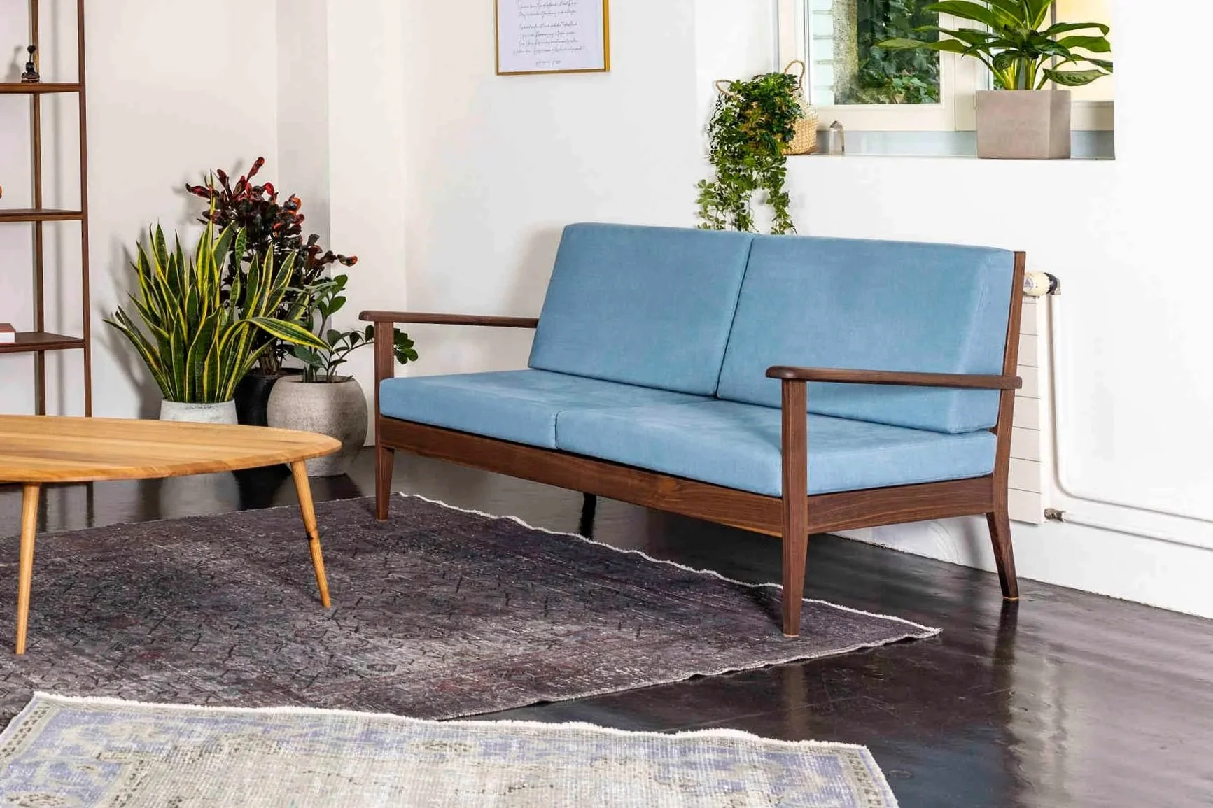 Sofa aus edlem Holz