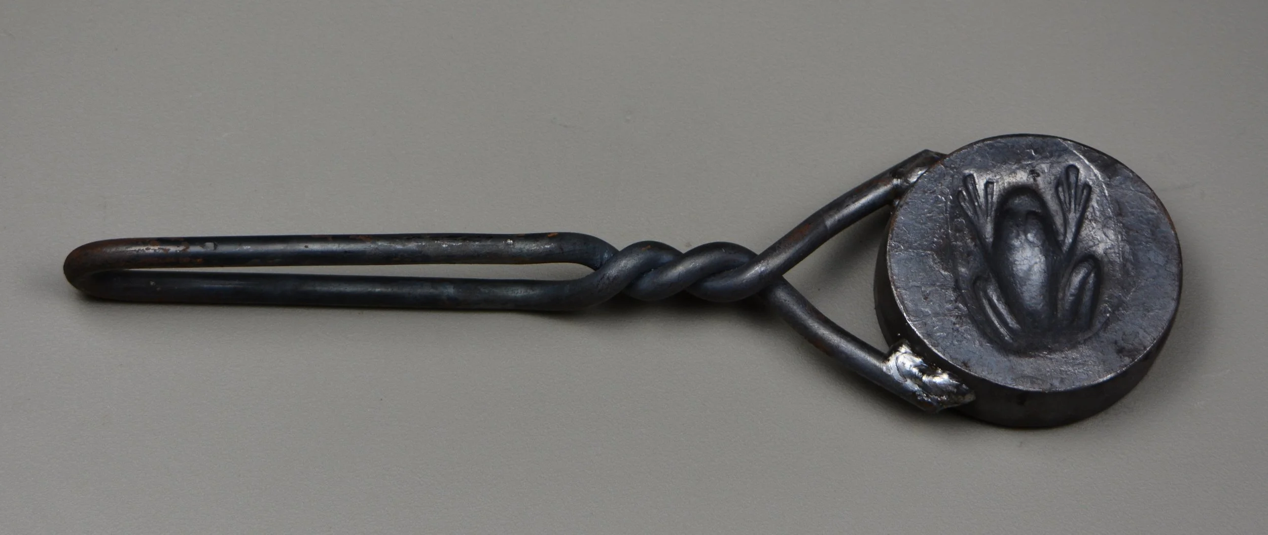 frog, open die with handle.jpg