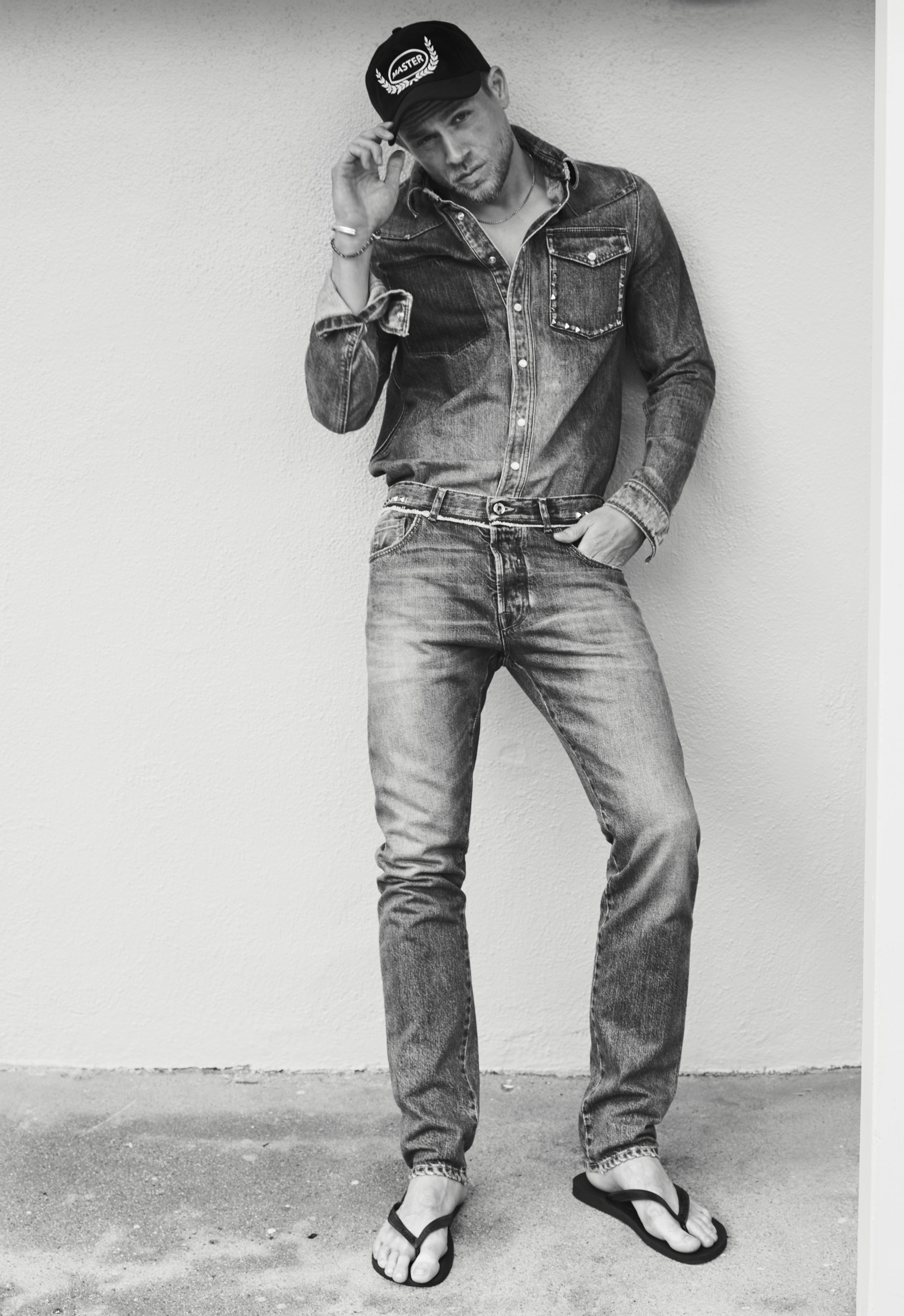 BB_InStyle_CharlieHunnam_Online_09.jpg