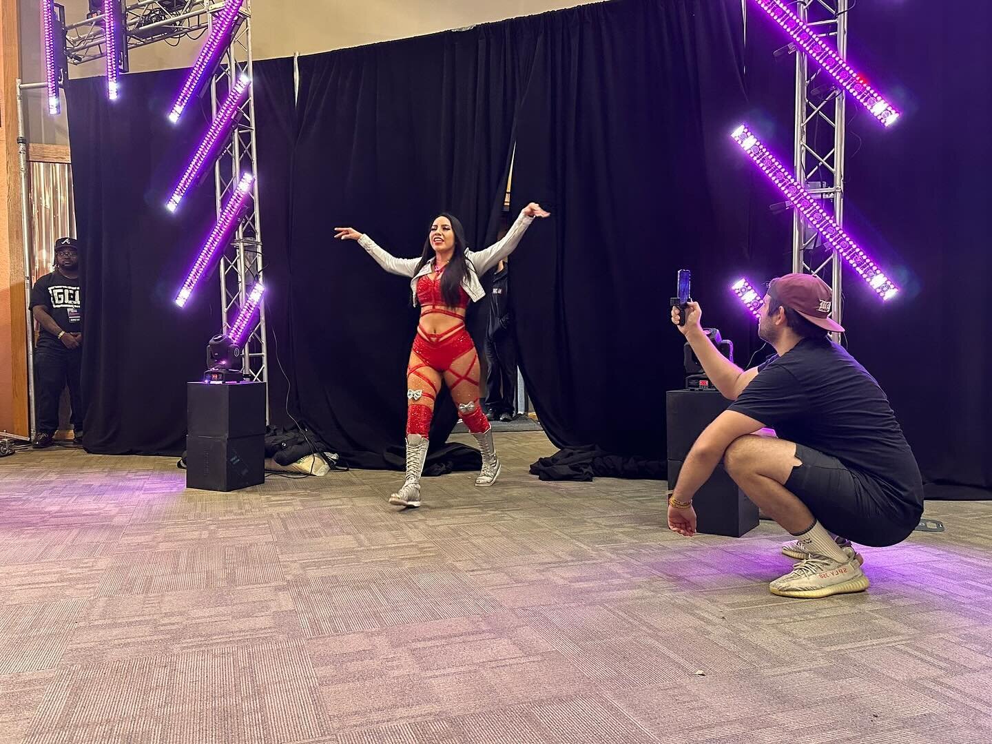 Jazmin Allure makes her way to the ring.

Could we see a new DEFY Women&rsquo;s World Champion today? 

#DEFYNW #DEFYCollective