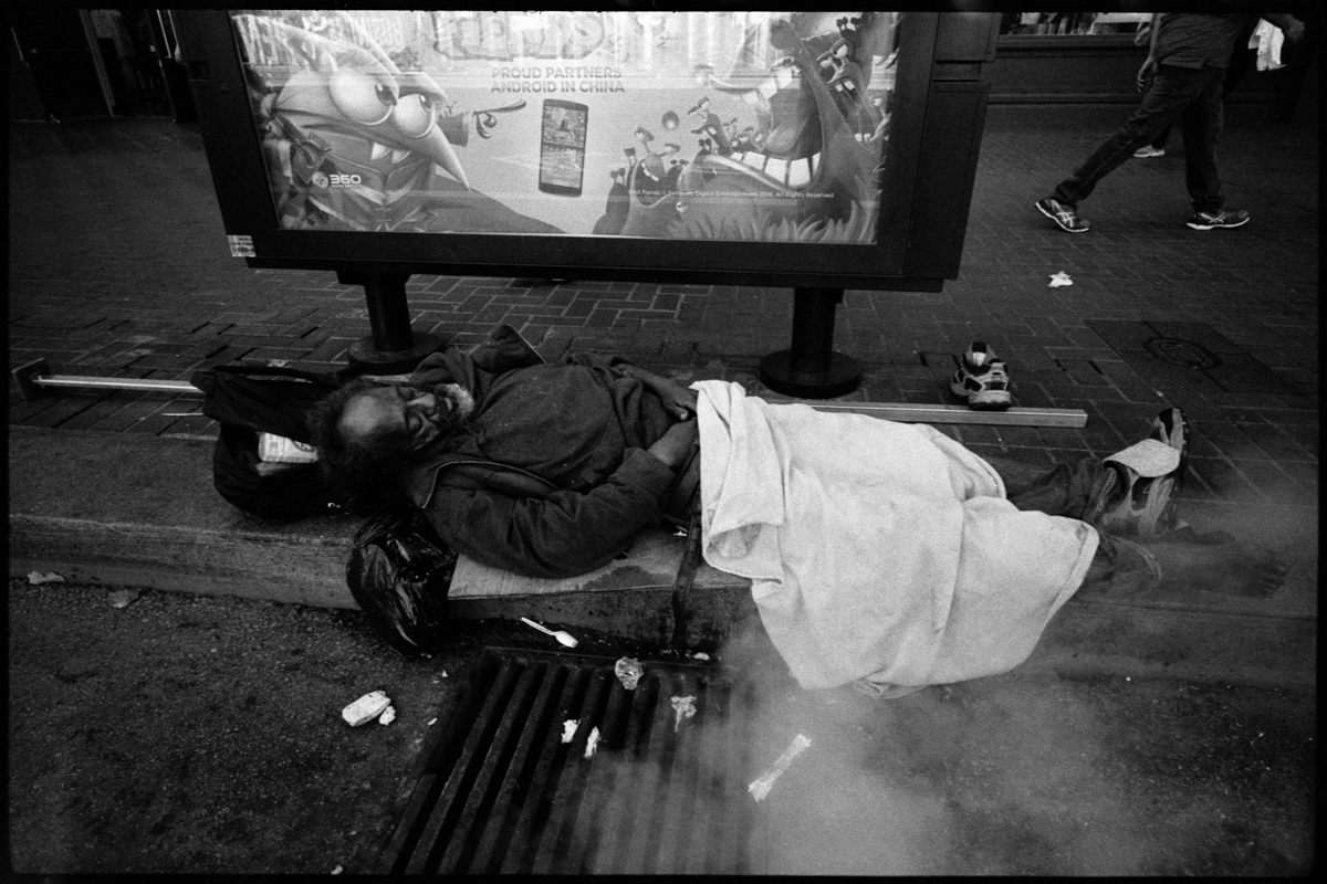 #0461_02A - Market Street, June of 2016. Leica M2, Zeiss 21mm f/4.5, Ilford HP5 400.