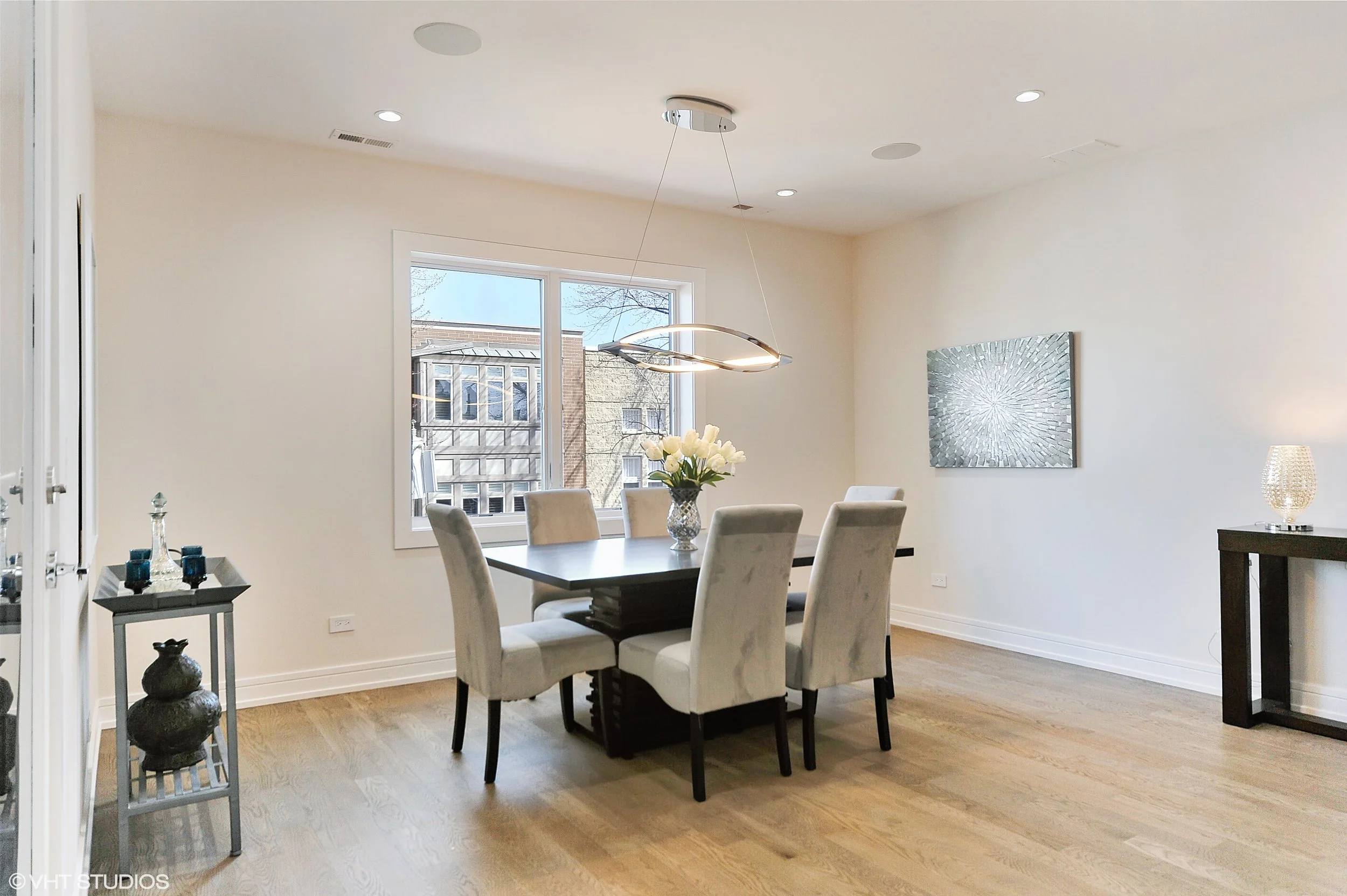 07_1819NHalsted_2_2_DiningRoom_HiRes.jpg