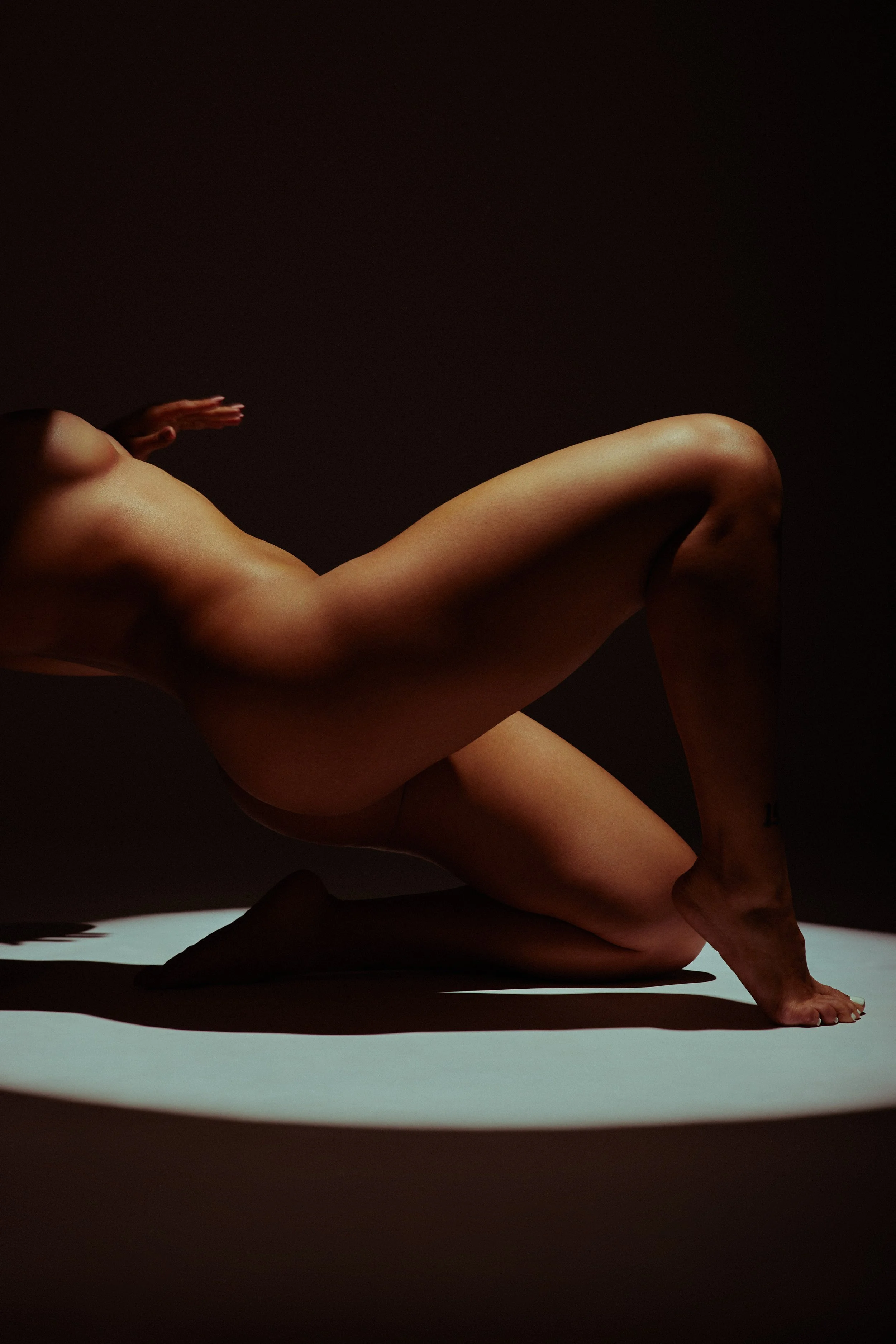 CAITBROOKEFIT_SKIMS0168no nipples.jpg