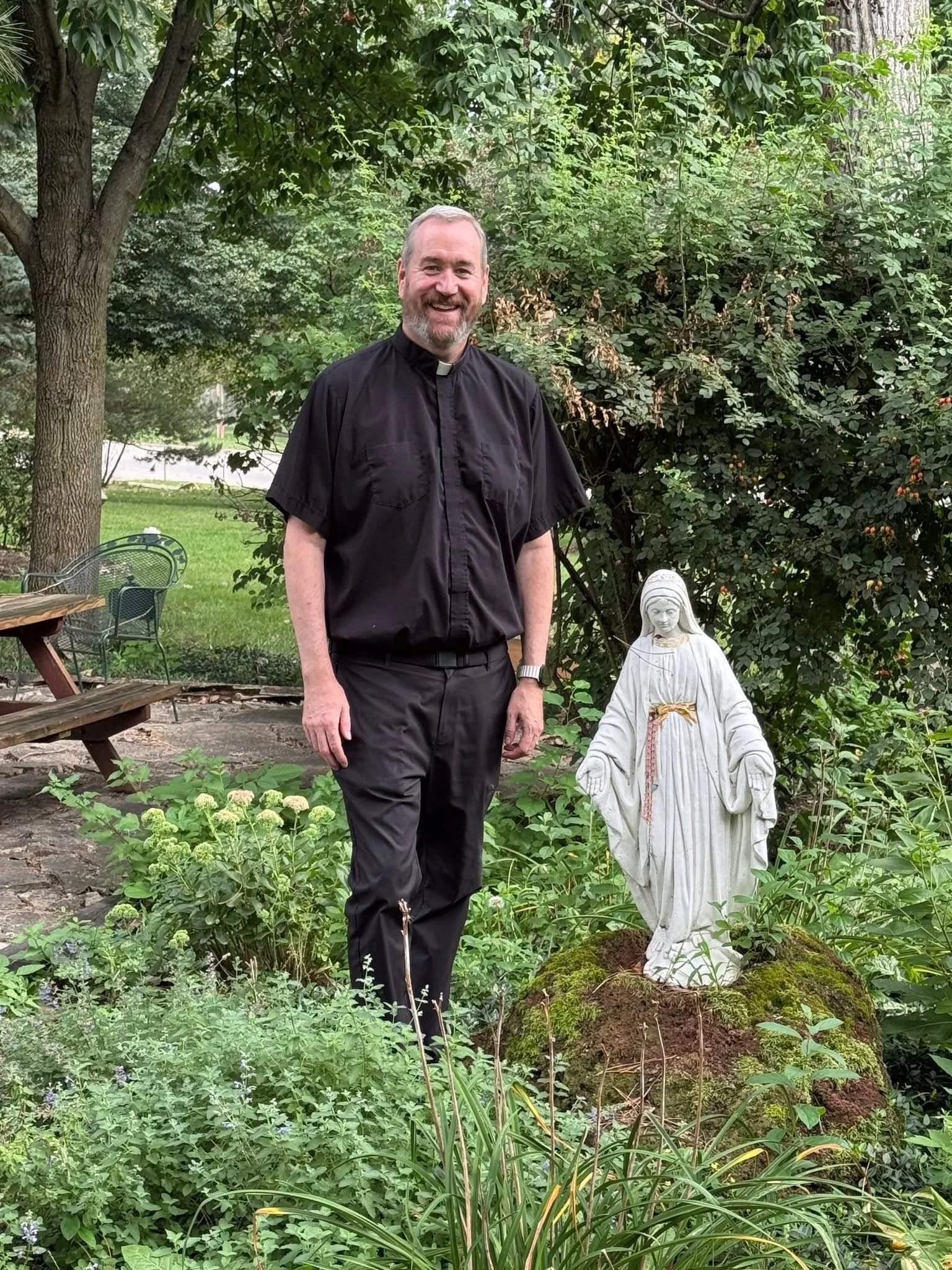 A warm welcome to Fr. Gerald! 🕊️⛪️✨

Please join our parish family in giving a joyful and heartfelt welcome to Fr. Gerald, our new Associate Pastor at St. Francis de Sales!

We are so blessed to have him join our pastoral team alongside Fr. Christia