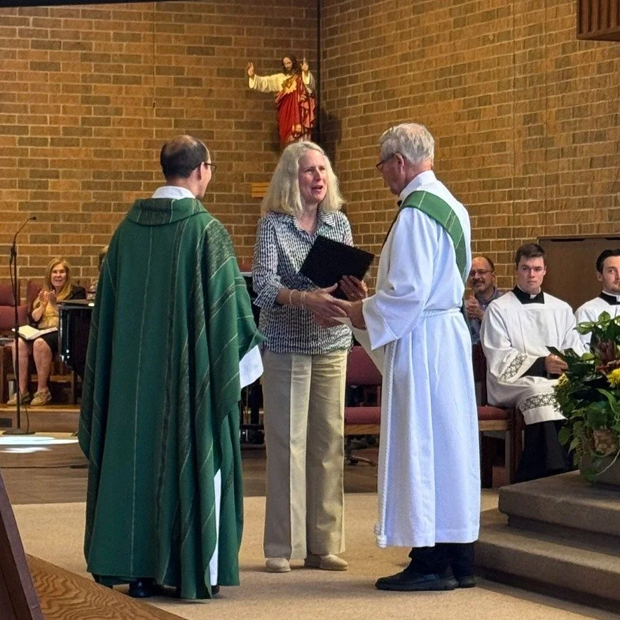 Celebrating Dedicated Service to Christ and Our Parish! 💐🏅👏

This past Sunday at the 9:00 AM Mass, Fr. Christian and Deacon Bob honored two outstanding women for their selfless service to St. Francis de Sales:

✨ Mary Jo Kunzman &ndash; Bishop Qua