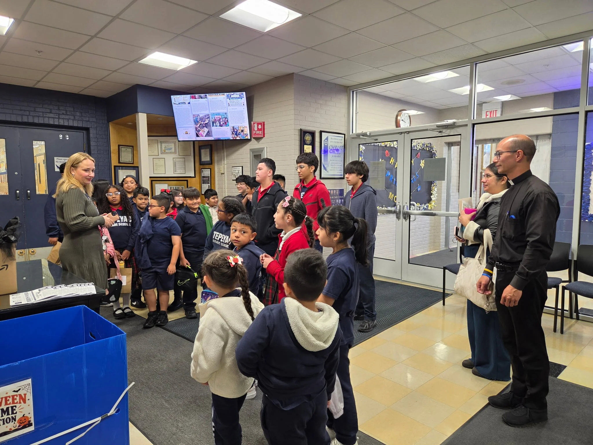Stronger together in faith and community! 🦅💙✨

We were so excited to welcome students from our sister parish, Our Lady of Tepeyac, to St. Francis de Sales School!

It was a wonderful opportunity for our students to connect, build new friendships, a