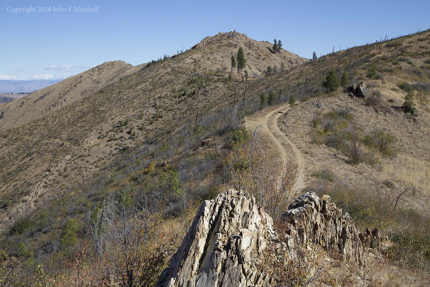 The road on the ridgeline separating Mills Canyon from Spencer Canyon leading to Keystone Point.