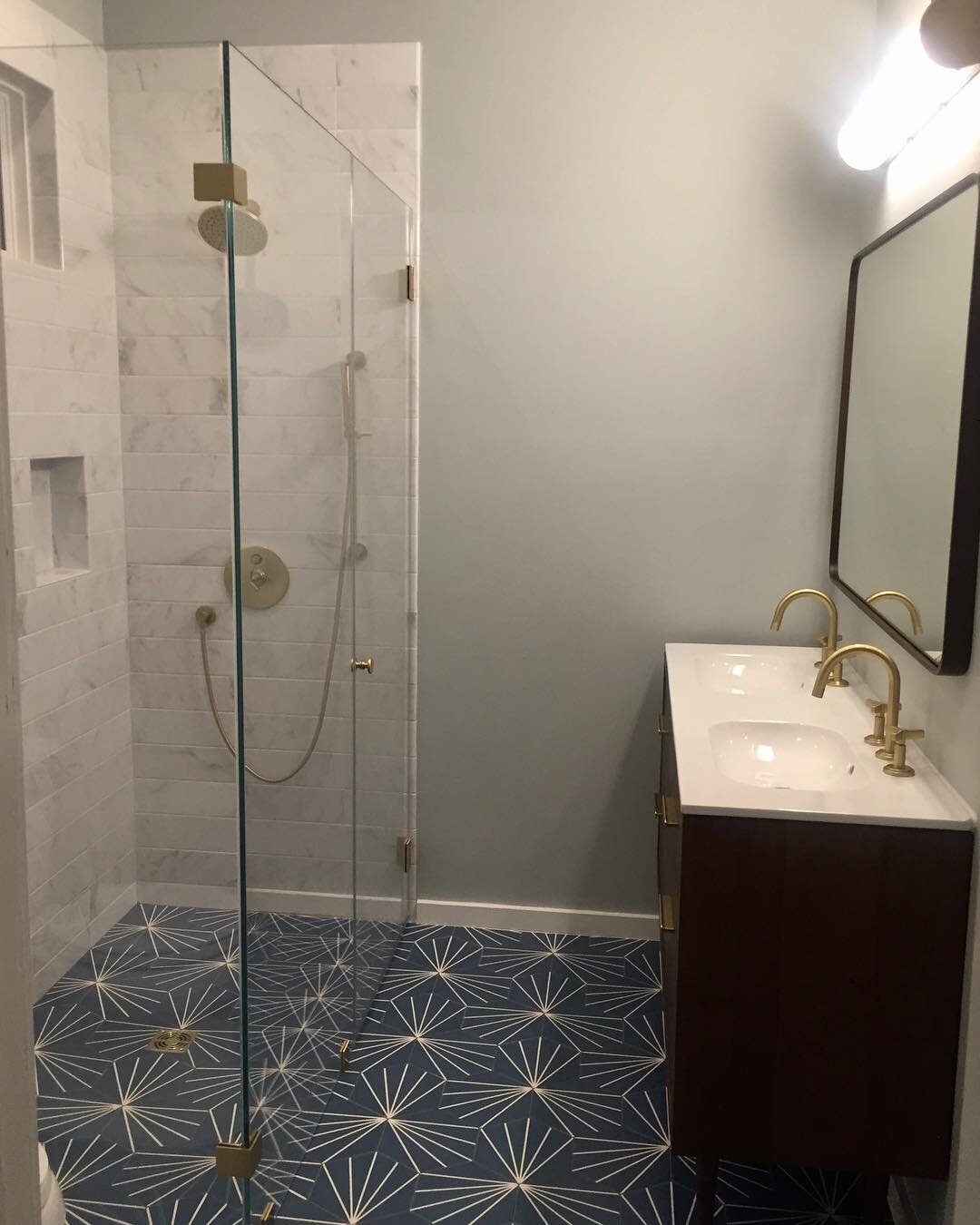 Walk-In shower + nook for the win!