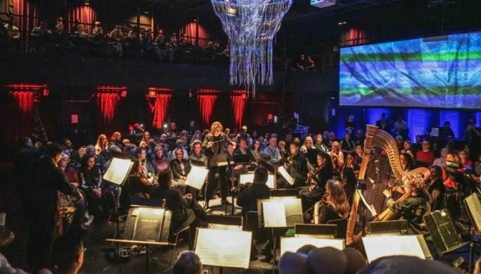 INTIMATE &amp; IMMERSIVE: CORTÈGE