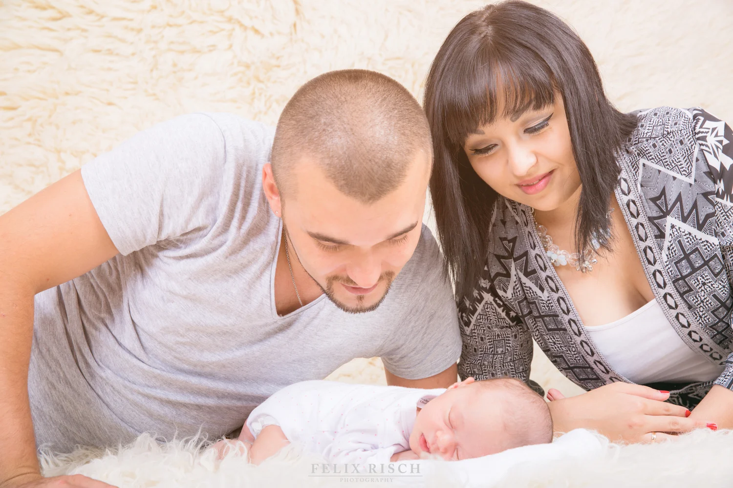 Max_Babyshooting (31 von 53).jpg
