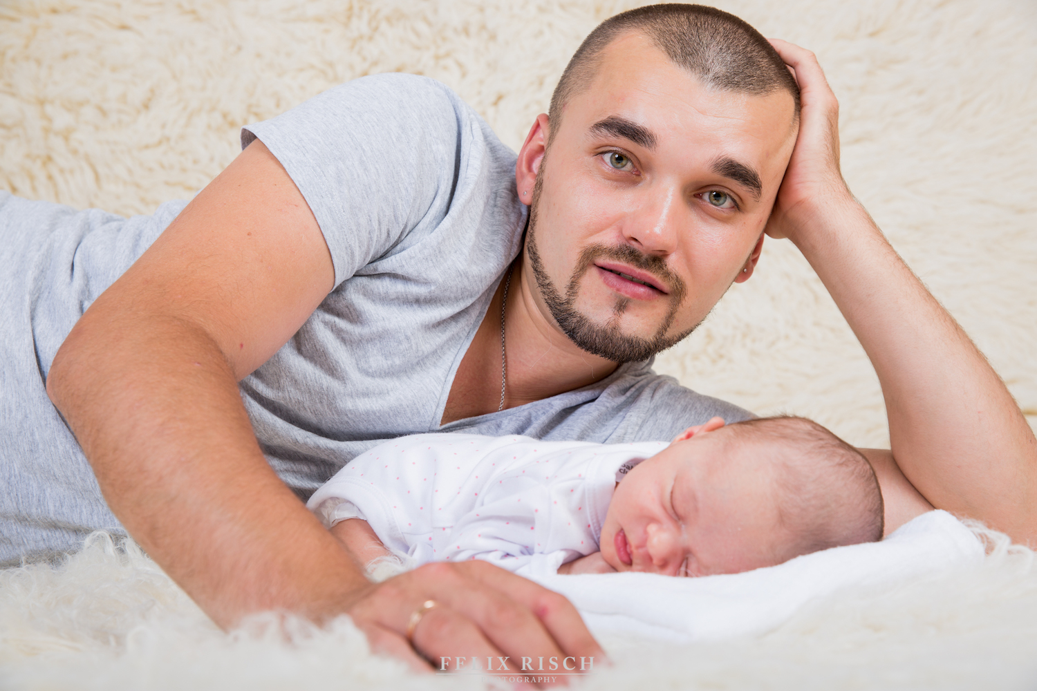 Max_Babyshooting (32 von 53).jpg