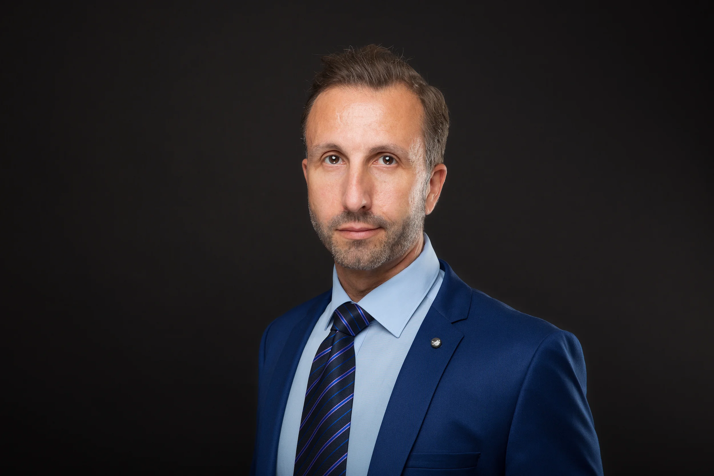 SaschaBewerbungsbildOhneLogo (1 von 4).jpg