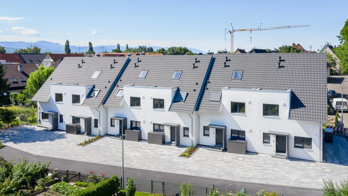 SHP-Neubau-Opfingen-Frontseite-Drohne-Insta (2 von 2).jpg
