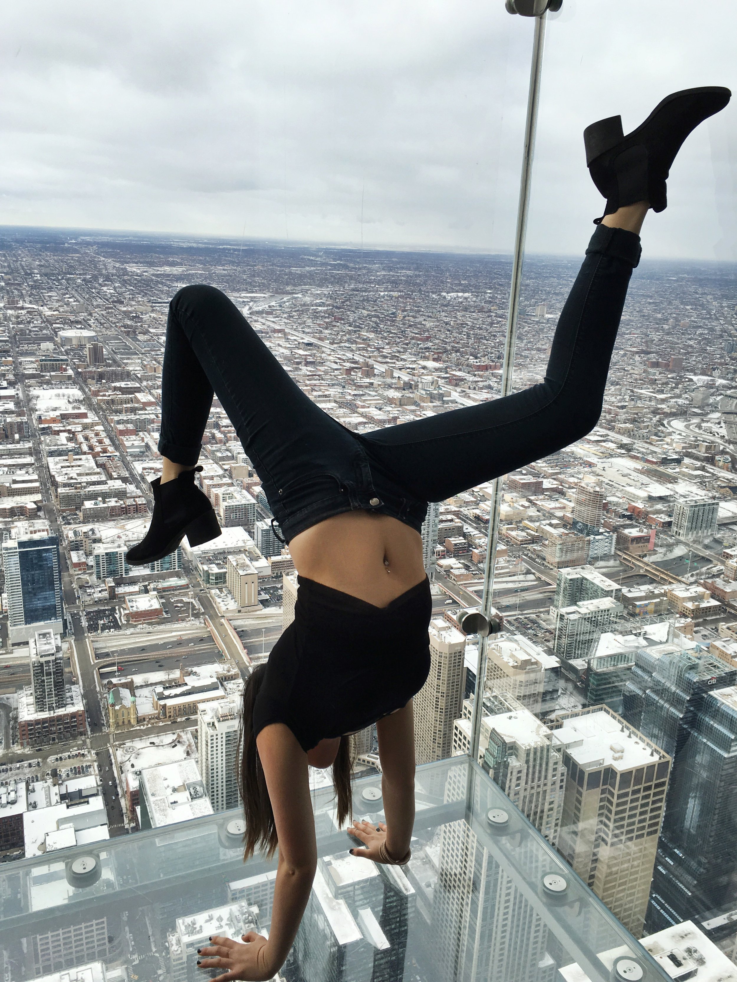 chicago_sears_tower_handstand.JPG