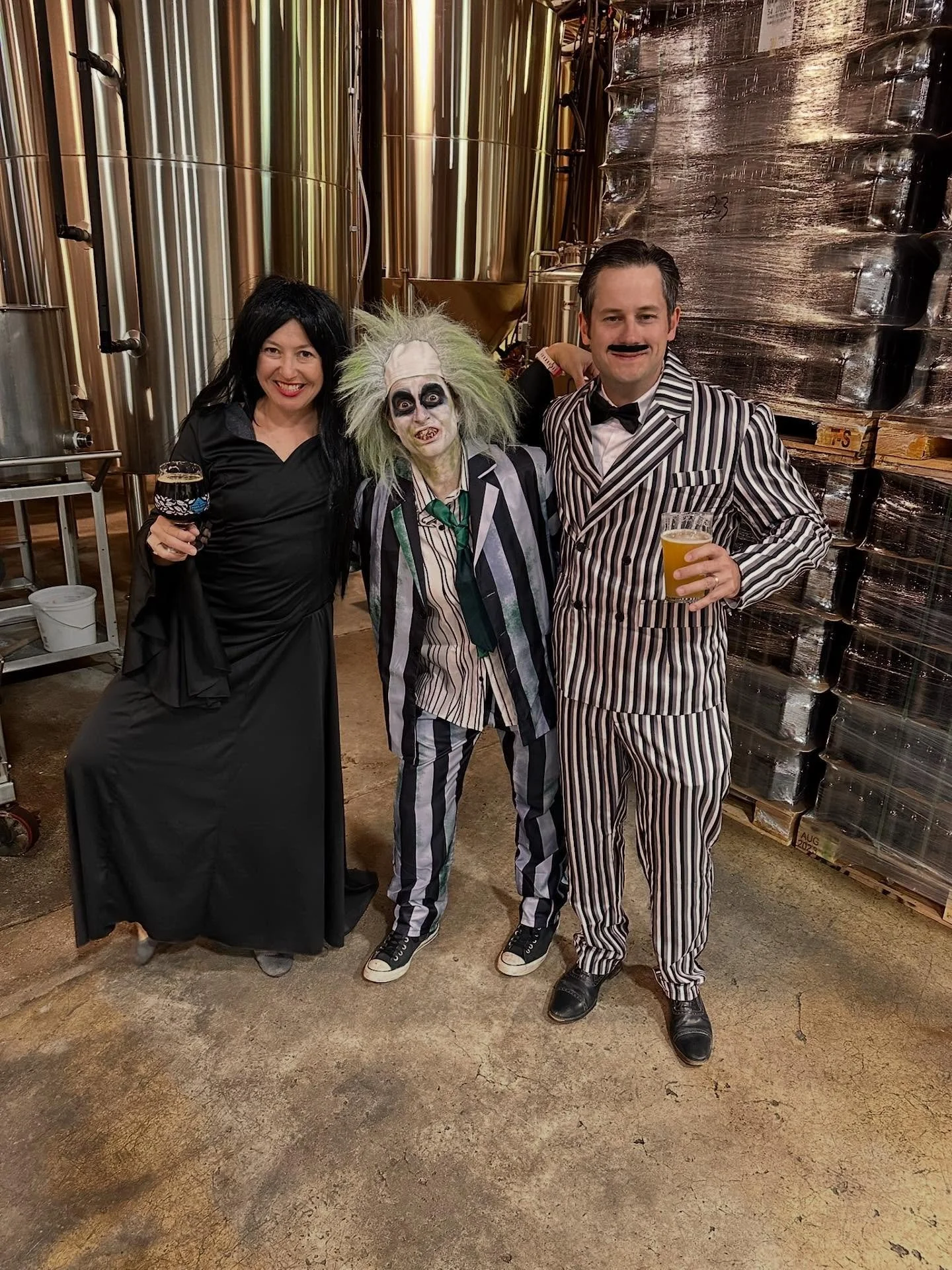 🎃ℕ𝕆 𝕋ℝ𝕀ℂ𝕂𝕊; 𝔸𝕃𝕃 𝕋ℝ𝔼𝔸𝕋𝕊 𝔽𝕆ℝ 𝕄𝕀ℕ𝔻 &amp; 𝔹𝕆𝔻𝕐 ☠️

💀 Mon 10/27 6:30pm SPOOKASANA: Halloween Yoga + Beer at @fairwindsbrew w/ @dj_thunderbunny 

🤸🏾&zwj;♂️ Weds 10/29 12pm Vinyasa Express (online)

🍻 Mon 11/3 6pm Yoga + Beer at @