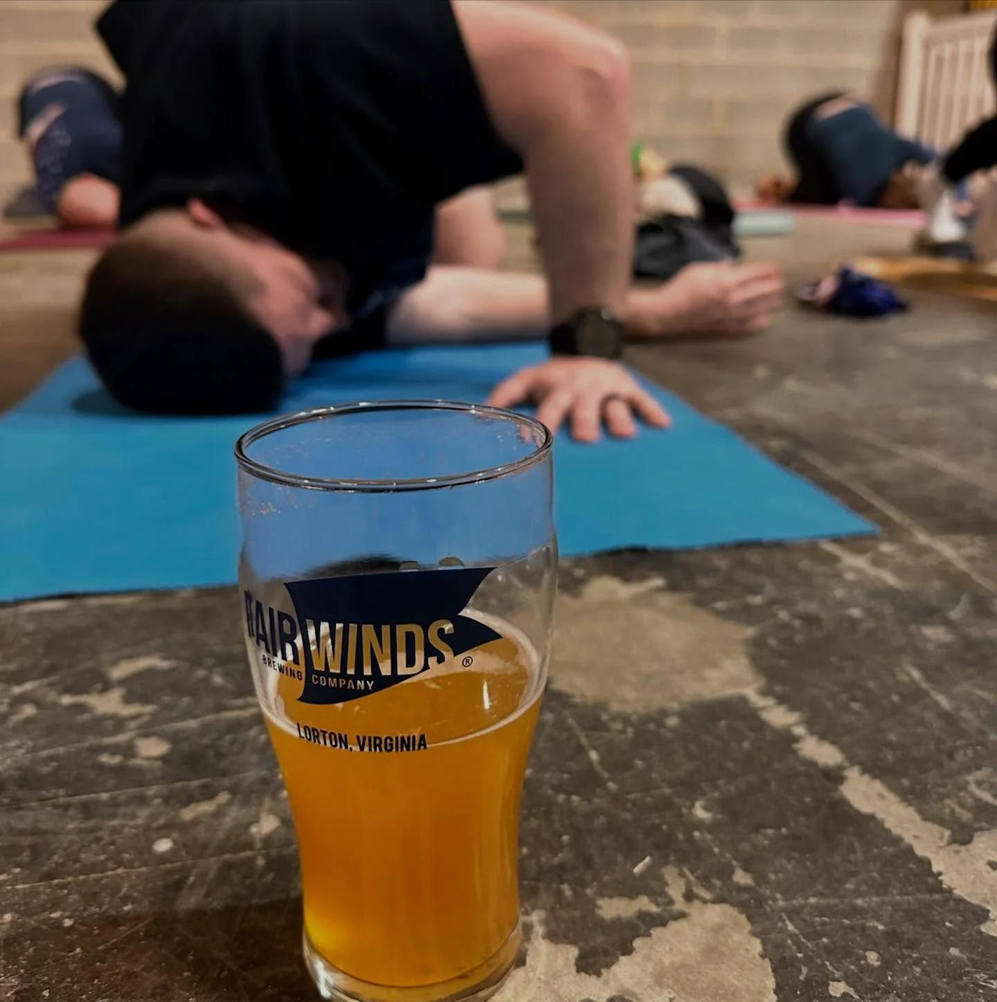 𝕐𝕆𝔾𝔸 + 𝔹𝔼𝔼ℝ @fairwindsbrew Monday 1/12 at 6:30 pm. 
Roll out a mat with us! 
🎟️&mdash;-> #linkinbio &amp; eatYOGAdrink.com
____________________________________________
#breweryyoga #dmvevents #dmvyoga #eatYOGAdrink
