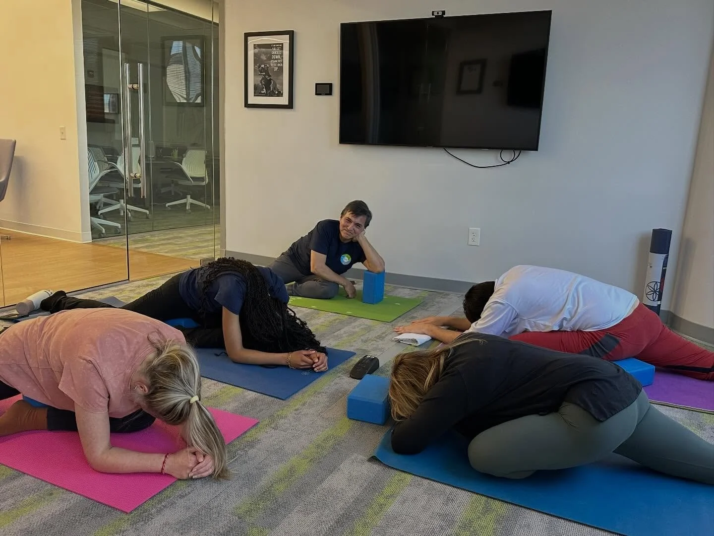 𝕐𝕆𝔾𝔸 + ℍ𝔸ℙℙ𝕐 ℍ𝕆𝕌ℝ&mdash;it&rsquo;s where coworkers become connected. Laughter, movement, and a little mindful pause can transform office culture from stressed to supported. 😊🥂

Because when people feel good together, they work better togeth