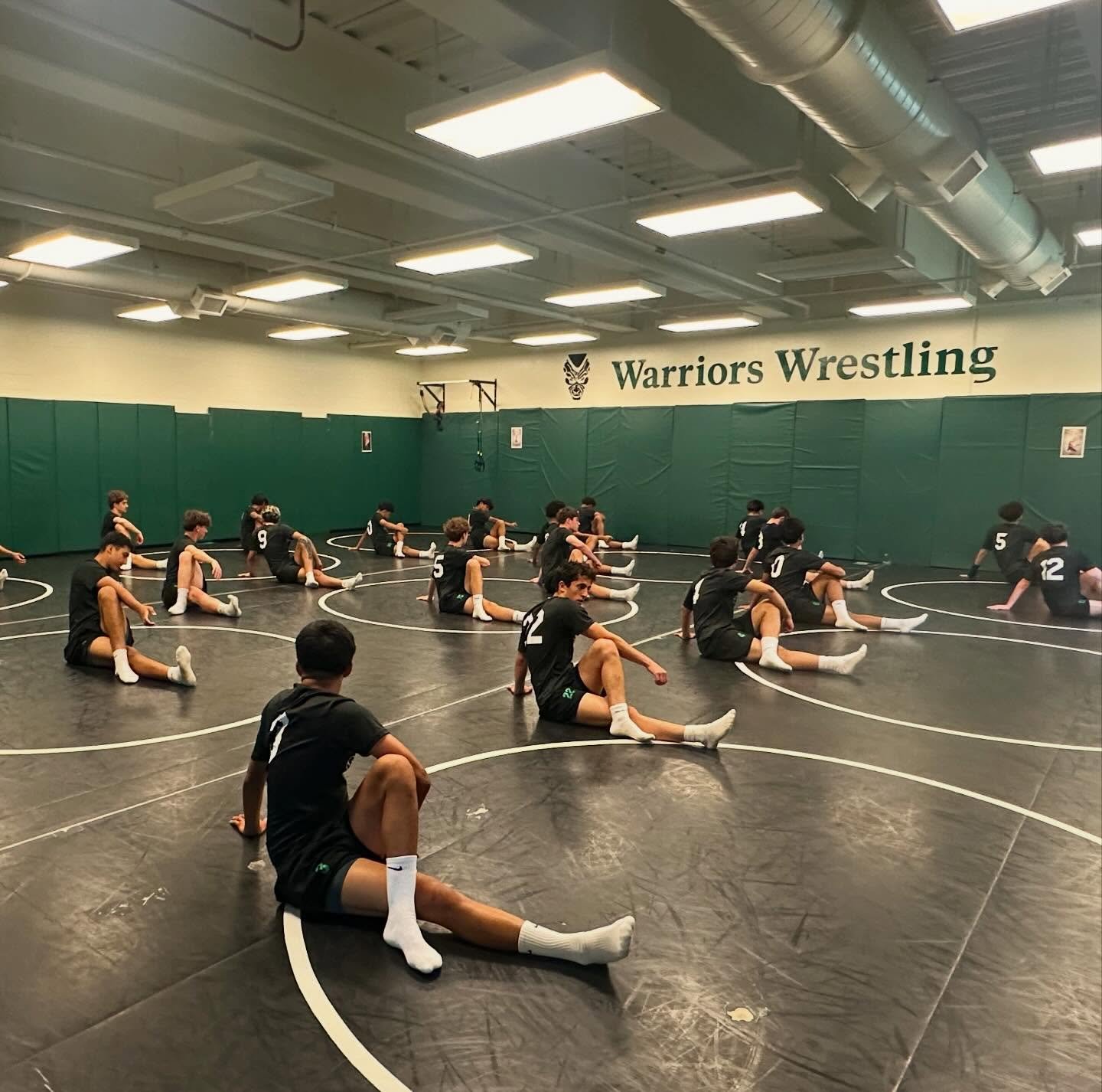 It&rsquo;s definitely 𝕐𝕆𝔾𝔸 𝔽𝕆ℝ 𝔸𝕋ℍ𝕃𝔼𝕋𝔼𝕊 season! 
✔️ increase flexibility and agility
✔️ prevent injuries and accelerate muscle recovery
✔️ strengthen and stabilize joints
✔️ cultivate mindful presence 

The @wakefieldboyssoccer players s