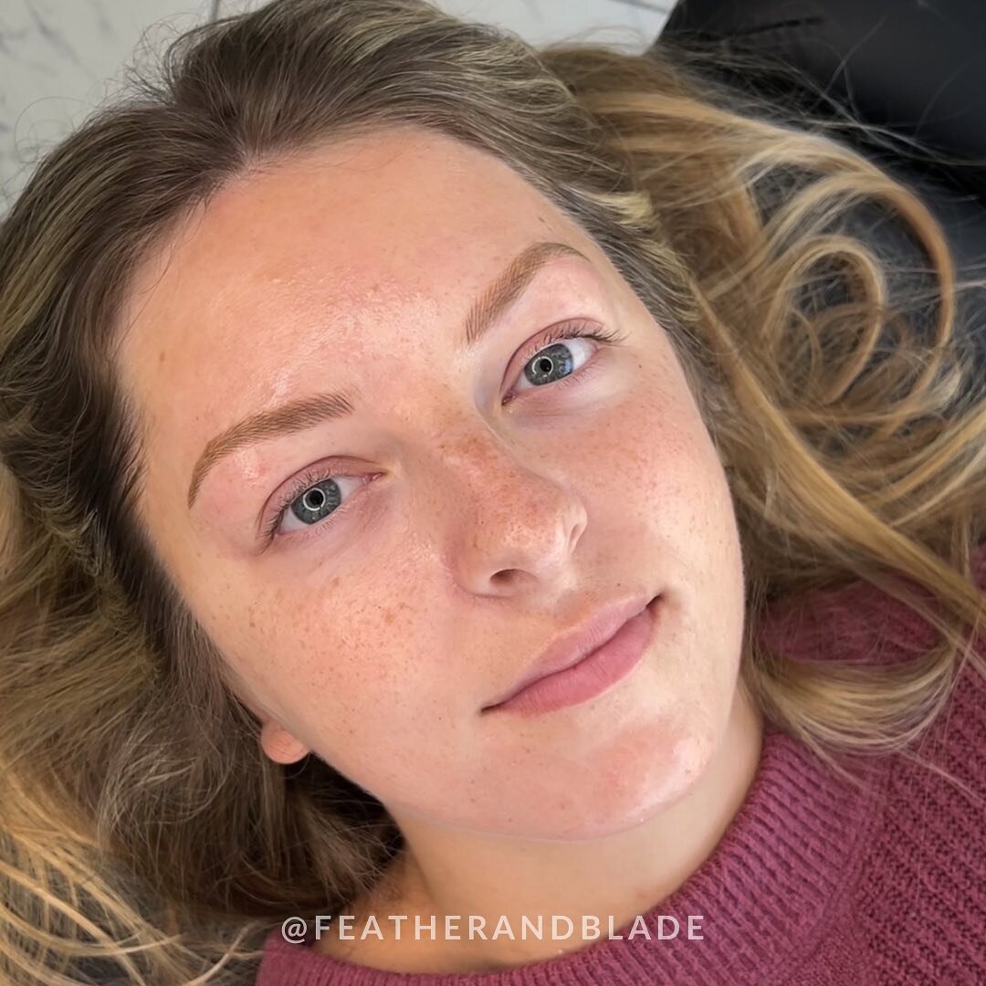 Are you loving these custom blonde brows as much as we are?! 😍

📸: #fab_hairstrokes by Katy!

#featherandblade #microblading #cosmetictattoo #bespokebrows #kentucky