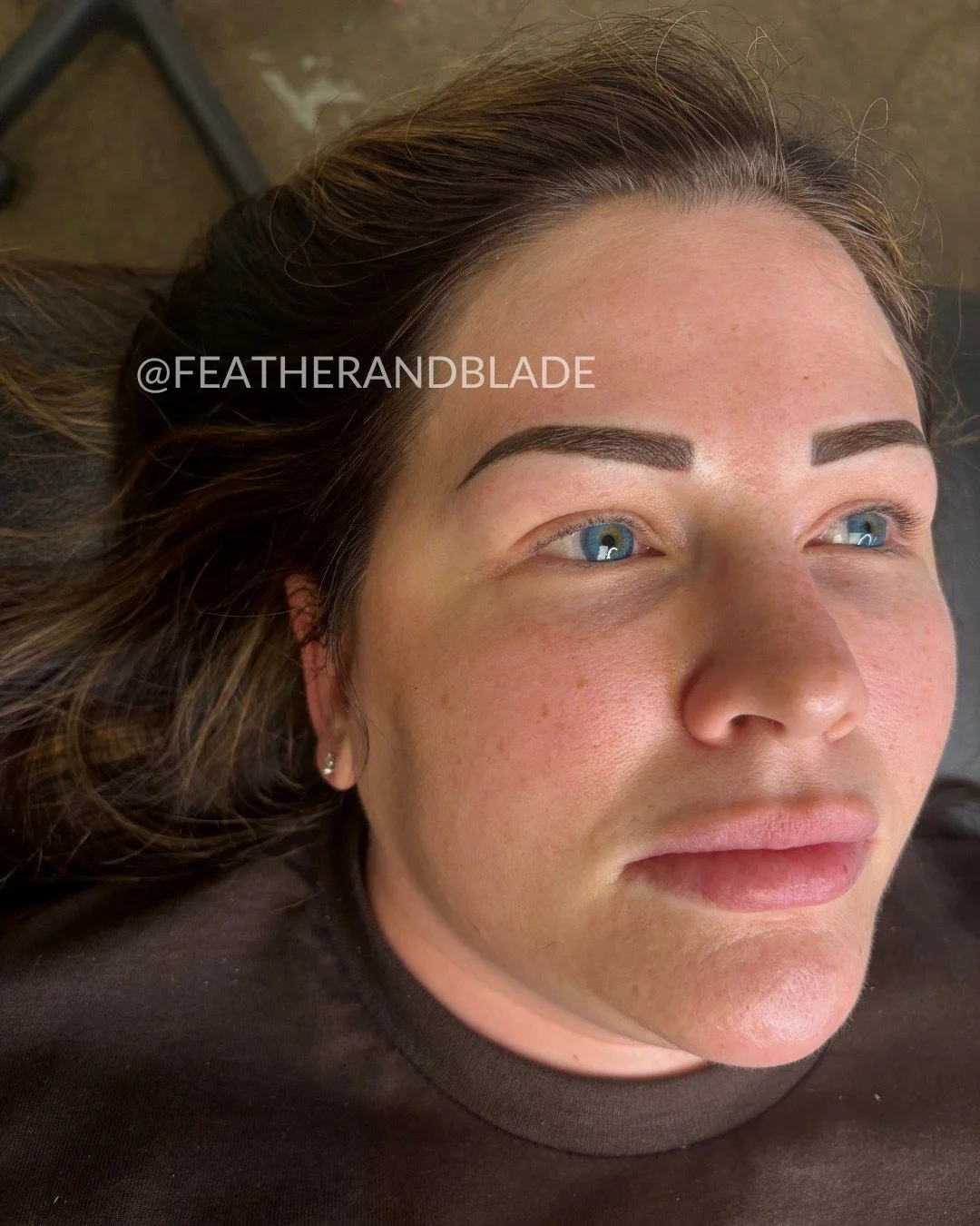 A machine-shading brow Annual Refresher ✨

This brow technique uses advanced shading to create natural-looking brows with a subtle powder effect. The result is fuller, makeup-like brows that heal evenly and enhance your facial symmetry. Machine shadi