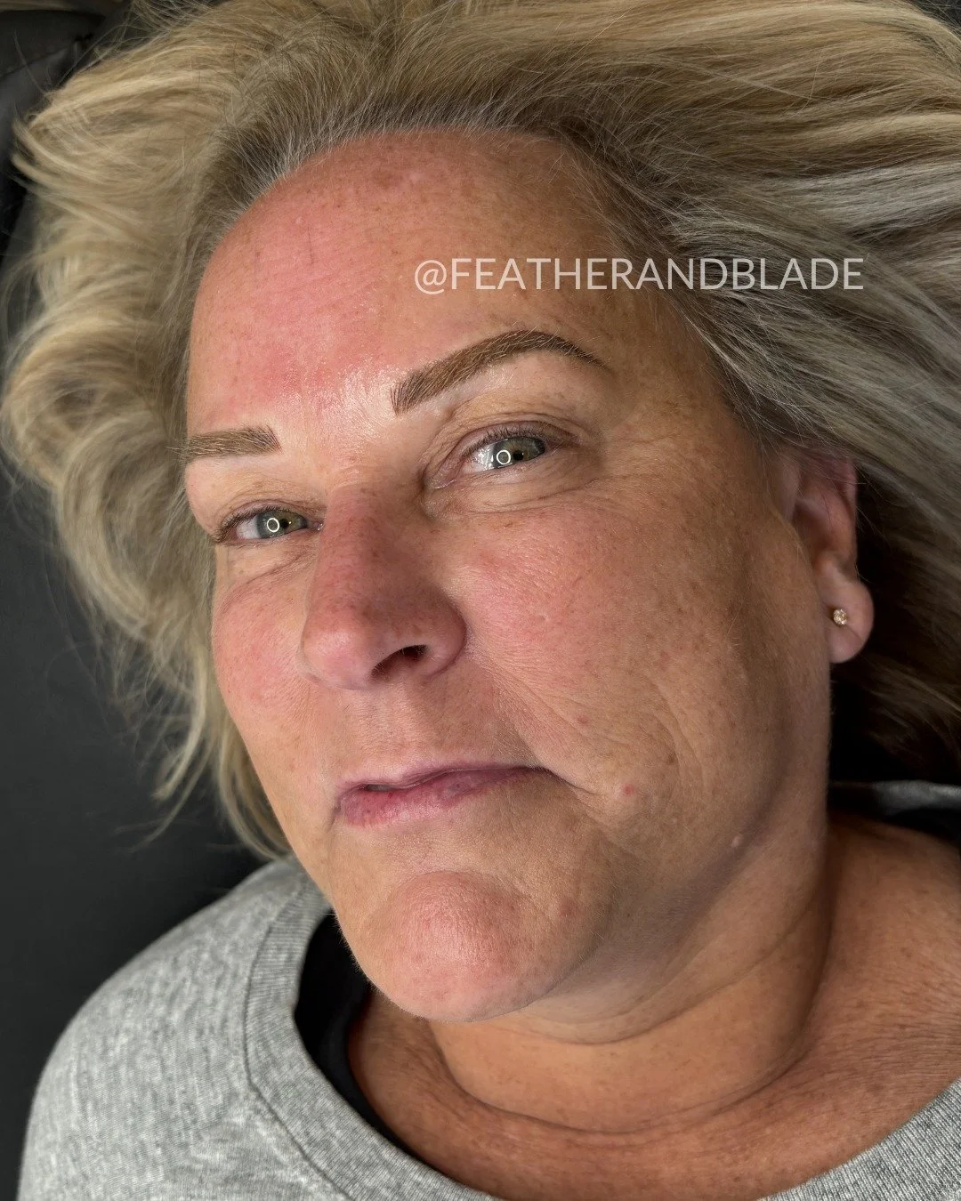A color refresh on old brow work from another studio! 

Katana used the combo brow technique on this client, in which the brow is primarily shaded, but some microblading hair strokes are added to the head of the brow for realism!

How to make these b