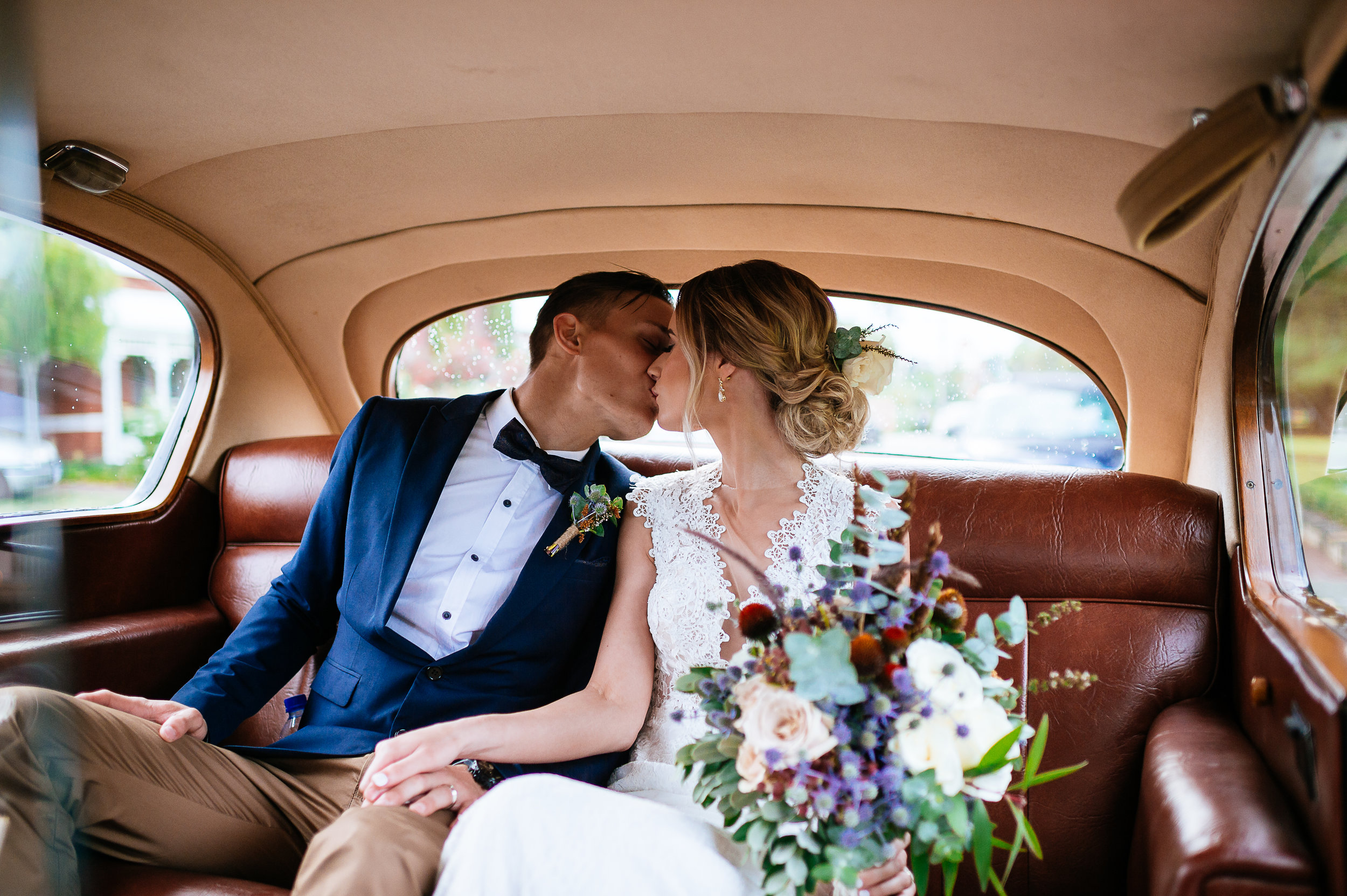 19-Ellen_and_Marcusthe_kiss_perth_wedding_cars_very_nice_classics.jpg