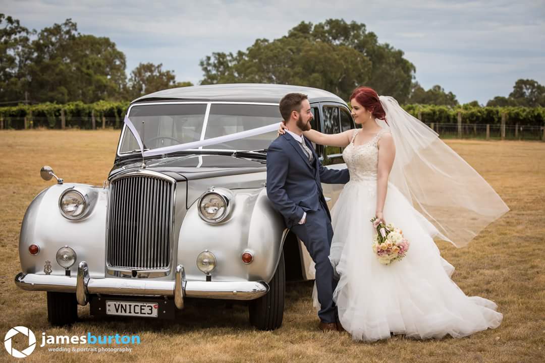 wedding-car-with-bride-and-groom-very-nice-classics.jpg