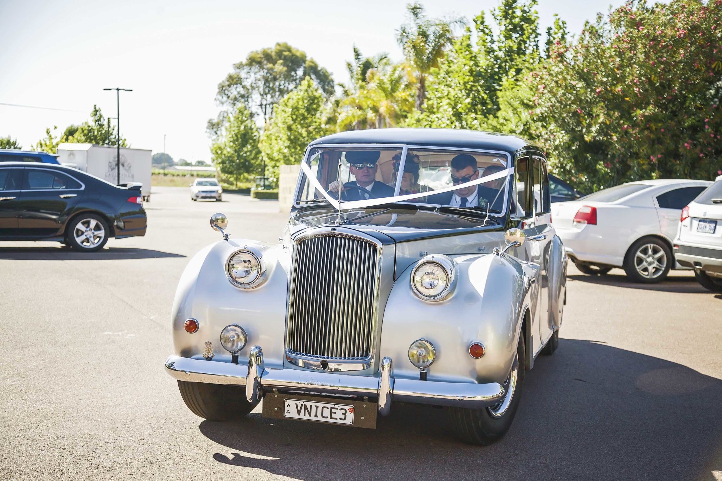 getting-married-in-perth-with-very-nice-classics-wedding-cars.jpg