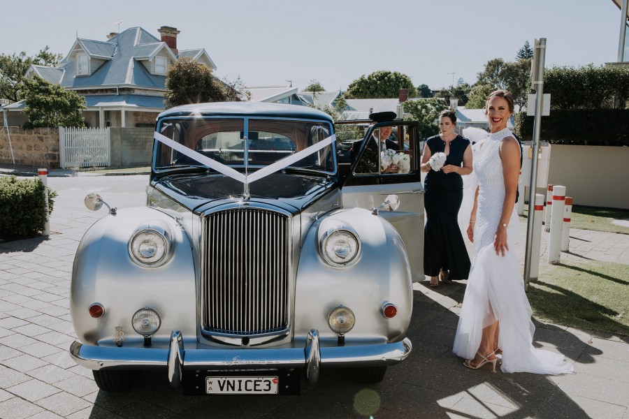 Kasse_John_Modern-Classic-Wedding_Folktales-Photography_019-beside-Very-Nice-Classcis-wedding-car.jpg