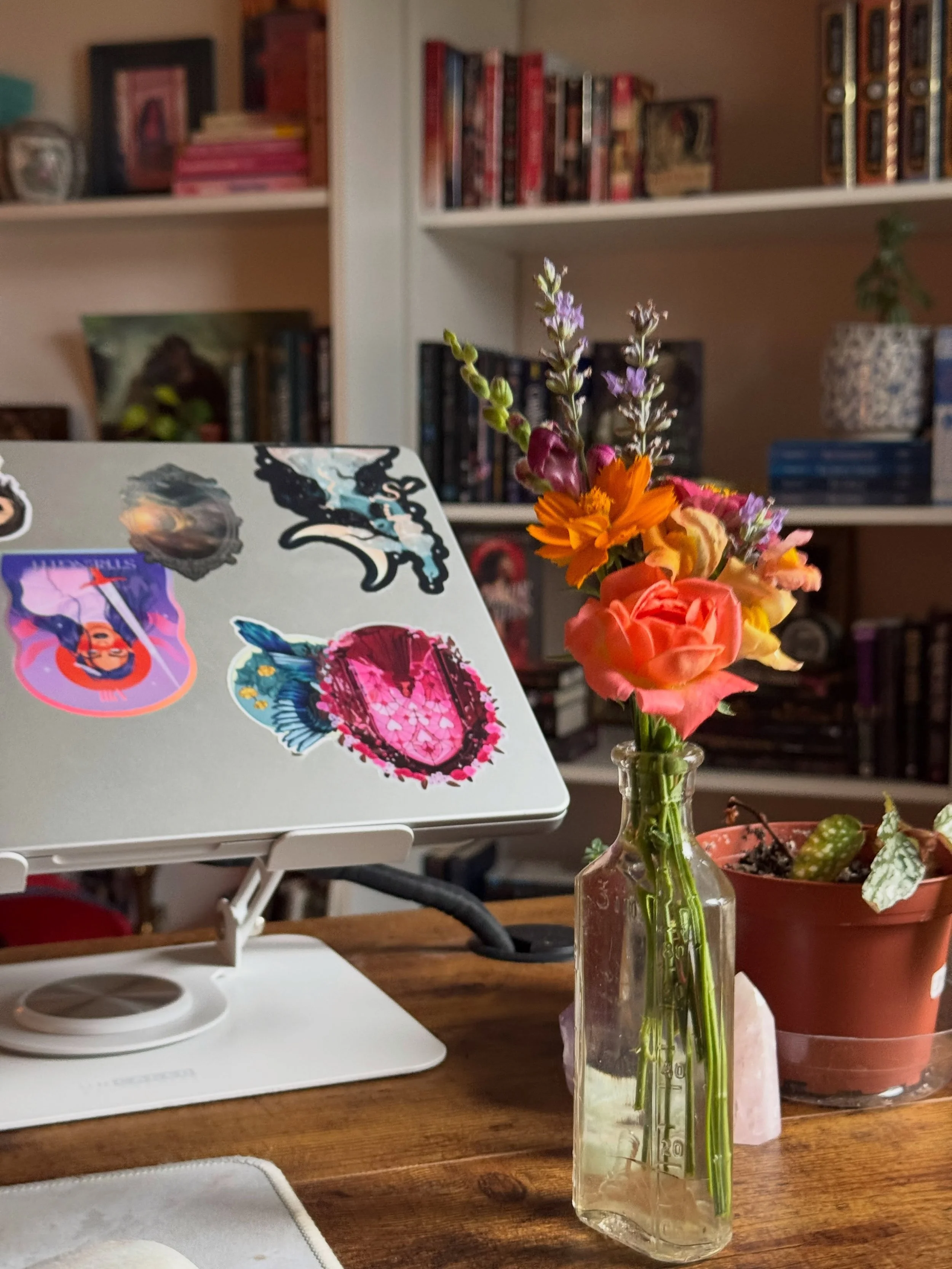 Fruits of a second year flower garden (not quite as good as last year&rsquo;s but I think I needed the flourishing beds then more than now), and a laptop ready to work!

Currently reading: Kitchen Confidential by Anthony Bourdain, Hekate by Nikita Gi
