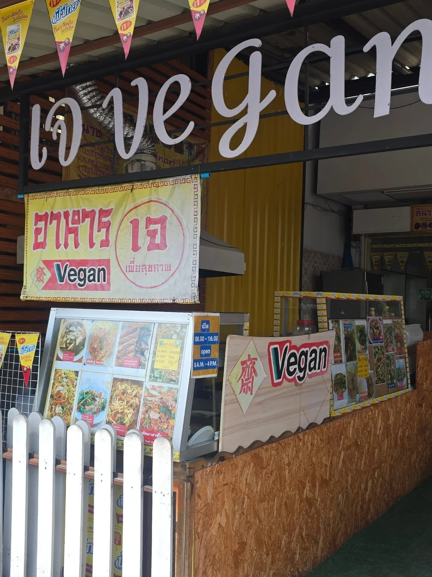 Thailand layover is about done but i always try to make time to stop at this @sinart.veganfood.  It's right near DMK airport.  Looking forward to getting back to Vietnam tomorrow.  Stay tuned...

#elephant #elephants #charity #nonprofit #targettraini