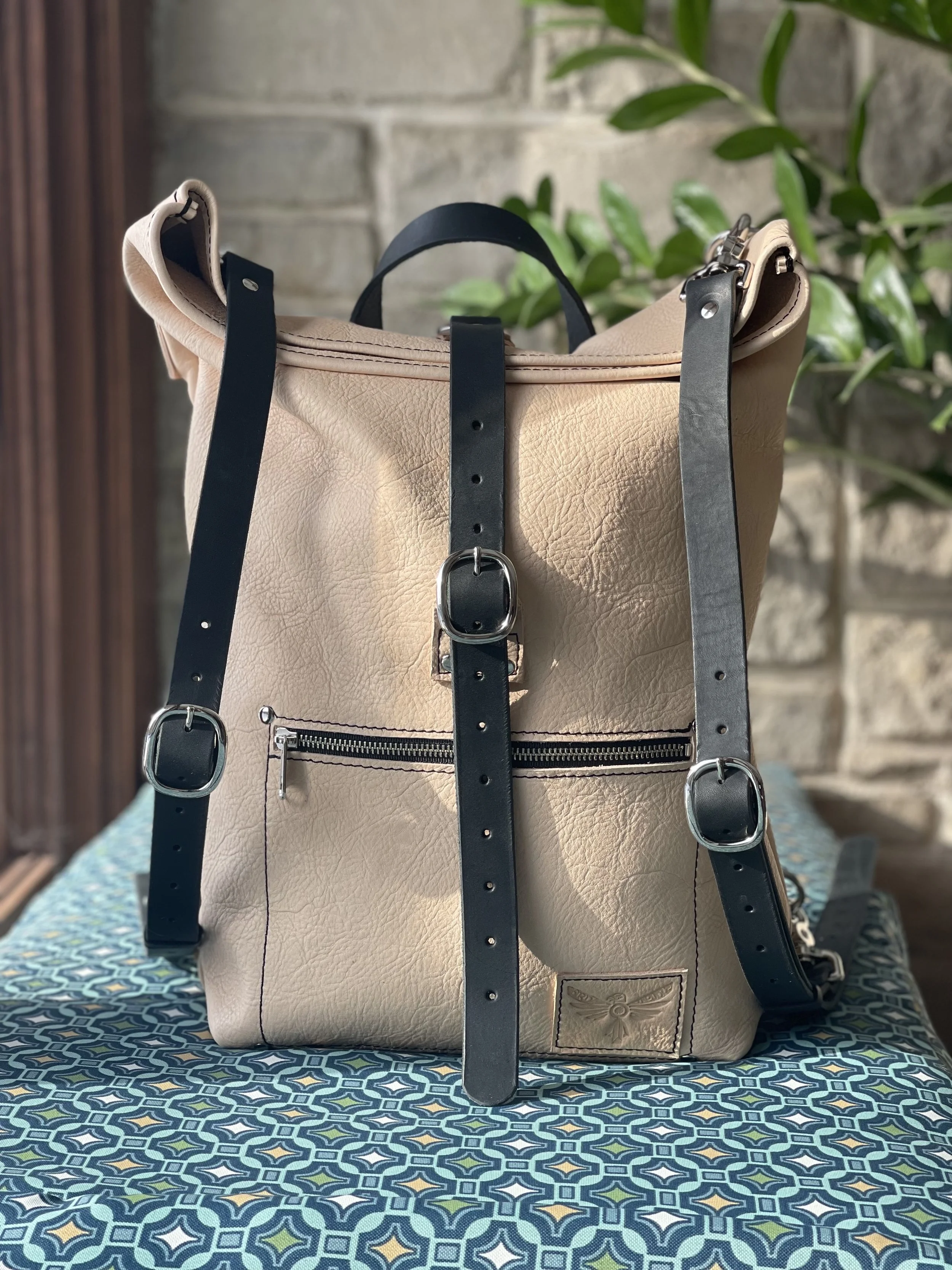 STEPHANIE CONVERTIBLE RUCKSACK IN UNDYED VEGETABLE TANNED COWHIDE LEATHER. NO FRINGE. NICKEL HARDWARE.