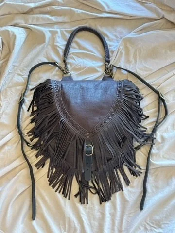 ハンドバッグ SIGNATURE SMALL BUCKET BAG WITH FRINGES Small crossbody bucket bag in raffia with fringe PINKO