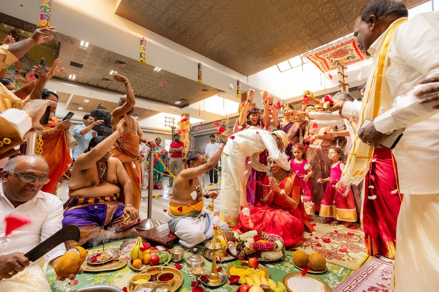 The sunrise pouring through the temple at Celine &amp; Aruuran&rsquo;s wedding was truly magical
&bull;
#RichmondHillHinduTemple #TempleWedding #SunriseWedding