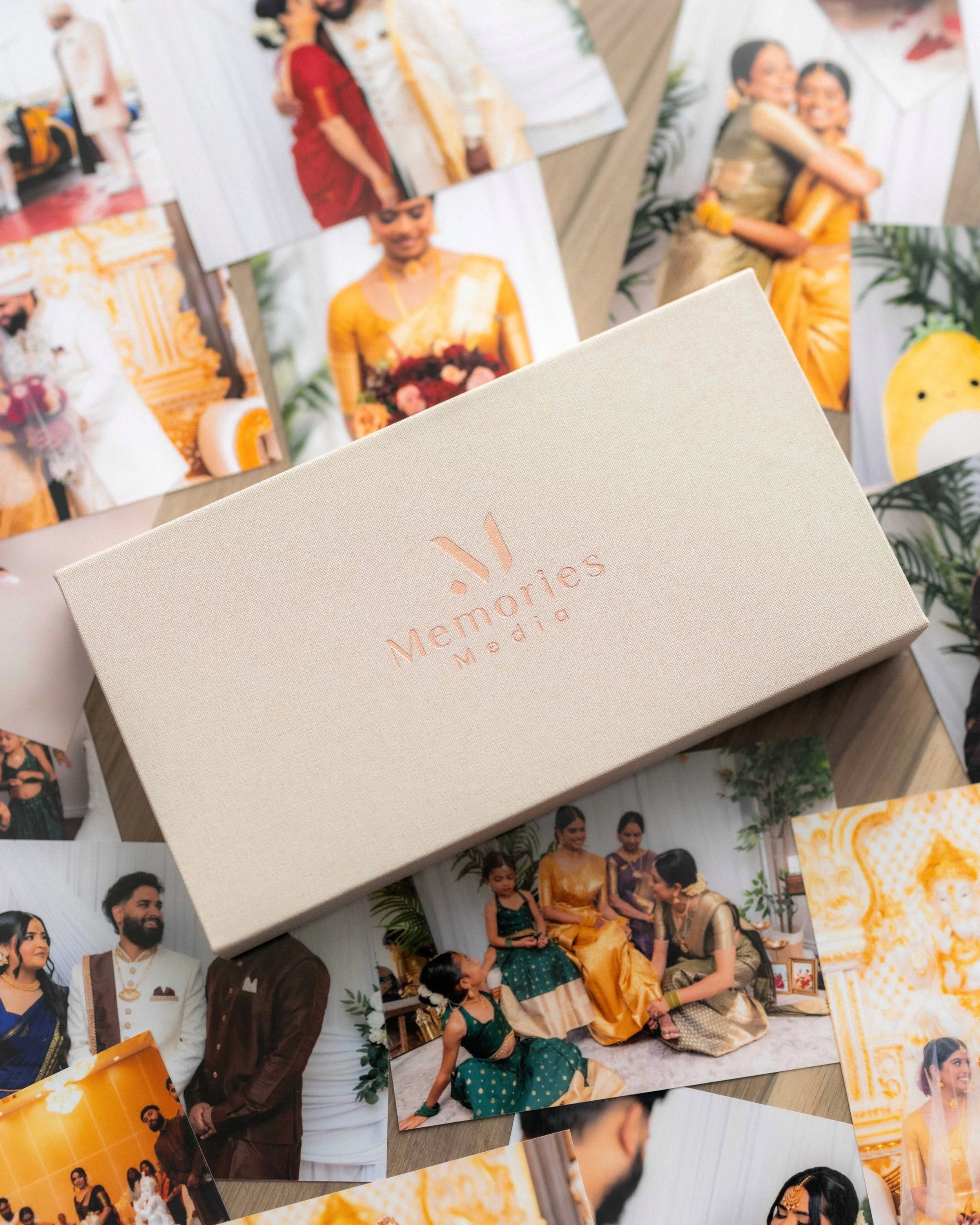 There&rsquo;s something special about receiving your wedding memories in a timeless keepsake.

Our custom photo flash drive boxes are designed to beautifully preserve your wedding photos for years to come. From the handcrafted presentation to the con