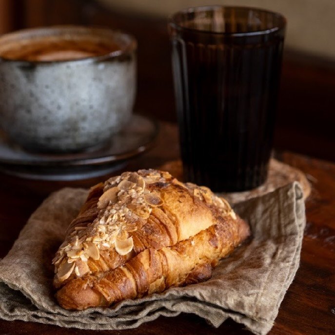 This is Sunday Mornings at Little Palm Grove 

#littlepalmgrove #mudhouse #seafront #ashvem #goa