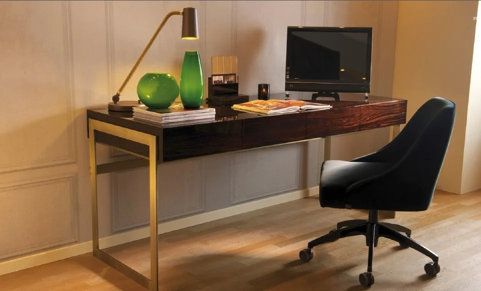 Moniquedesk.jpg