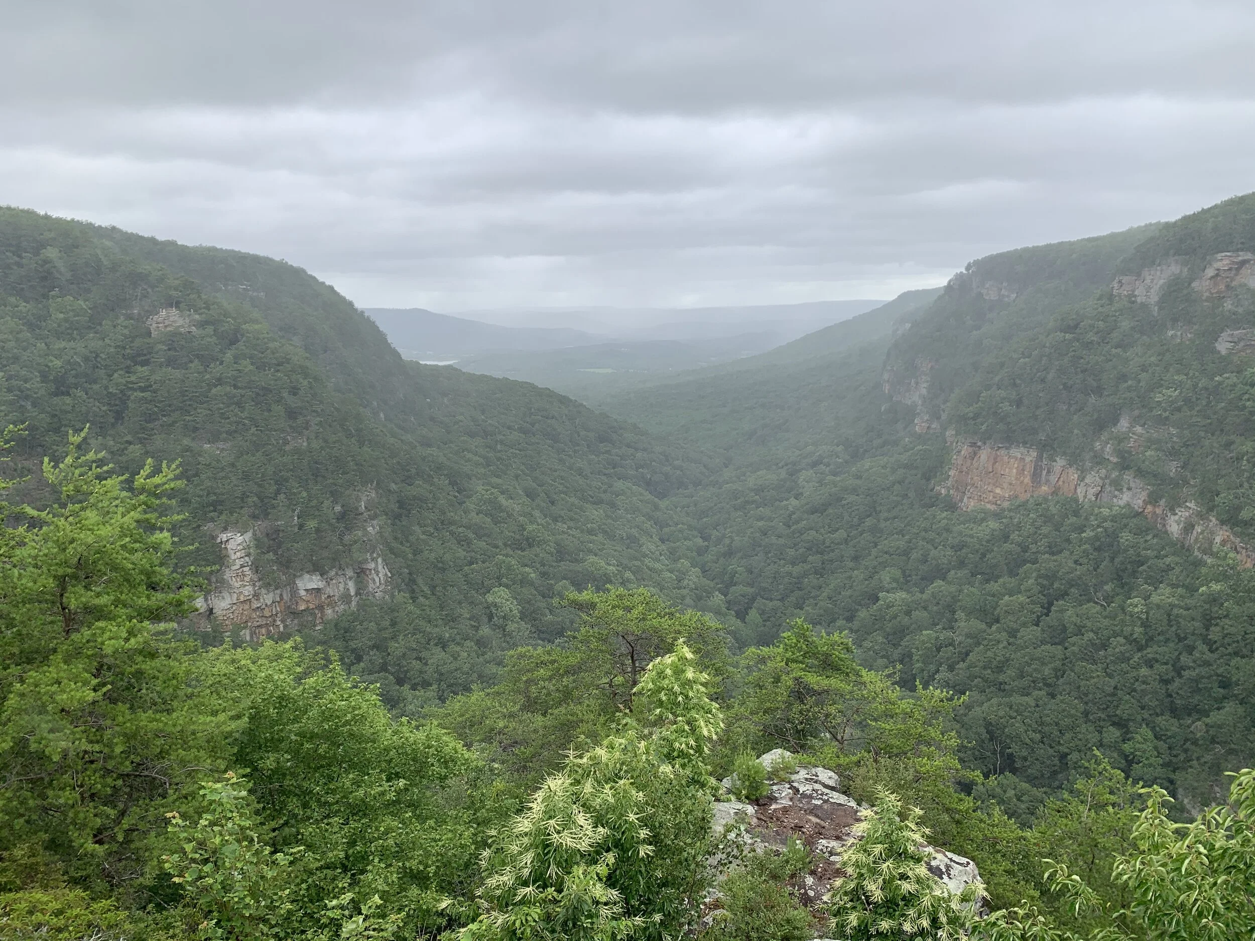  Outlooks with sandstone bluffs 