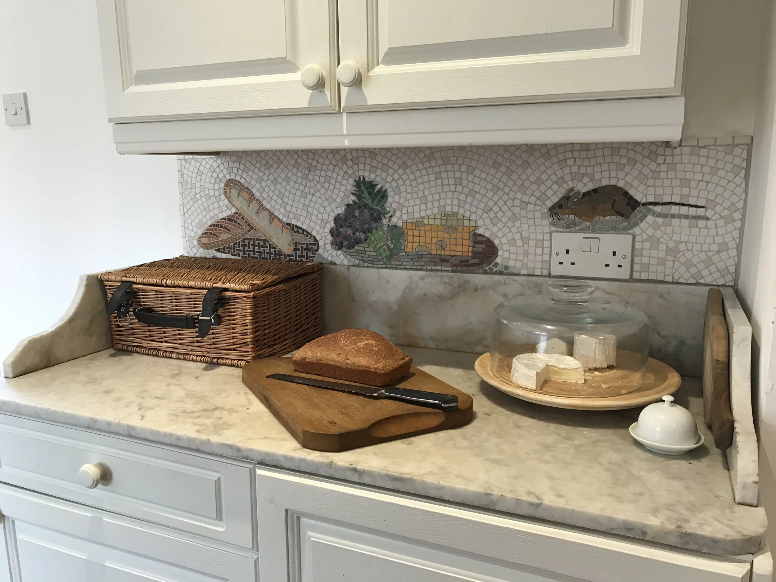and here is the finished splashback mosaic in the breakfast room ... cheeky mousey climbs over the electricity socket on his hunt for the cheese ;)