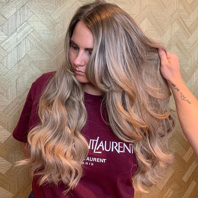 We&rsquo;ve got something new!! 🥰🥰🥰
Nieuwe waves van @humanohair.nl in ons assortiment!
Bekijk hier het mooie resultaat van de haarverlenging, wat @pattybalfoort2019 heeft gemaakt. 😍

Ben je nieuwsgierig!? Voor meer info bel ons gerust.
&bull;
&b