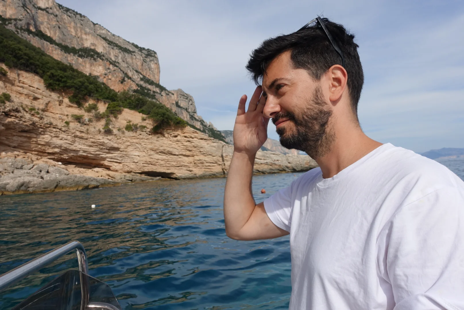 After a quick run through on what to do (and very importantly, what not to do) and a whole bunch of water (we learnt our mistake from the Capri boat trip), packed sandwiches and lukewarm beverages packed, we were ready.