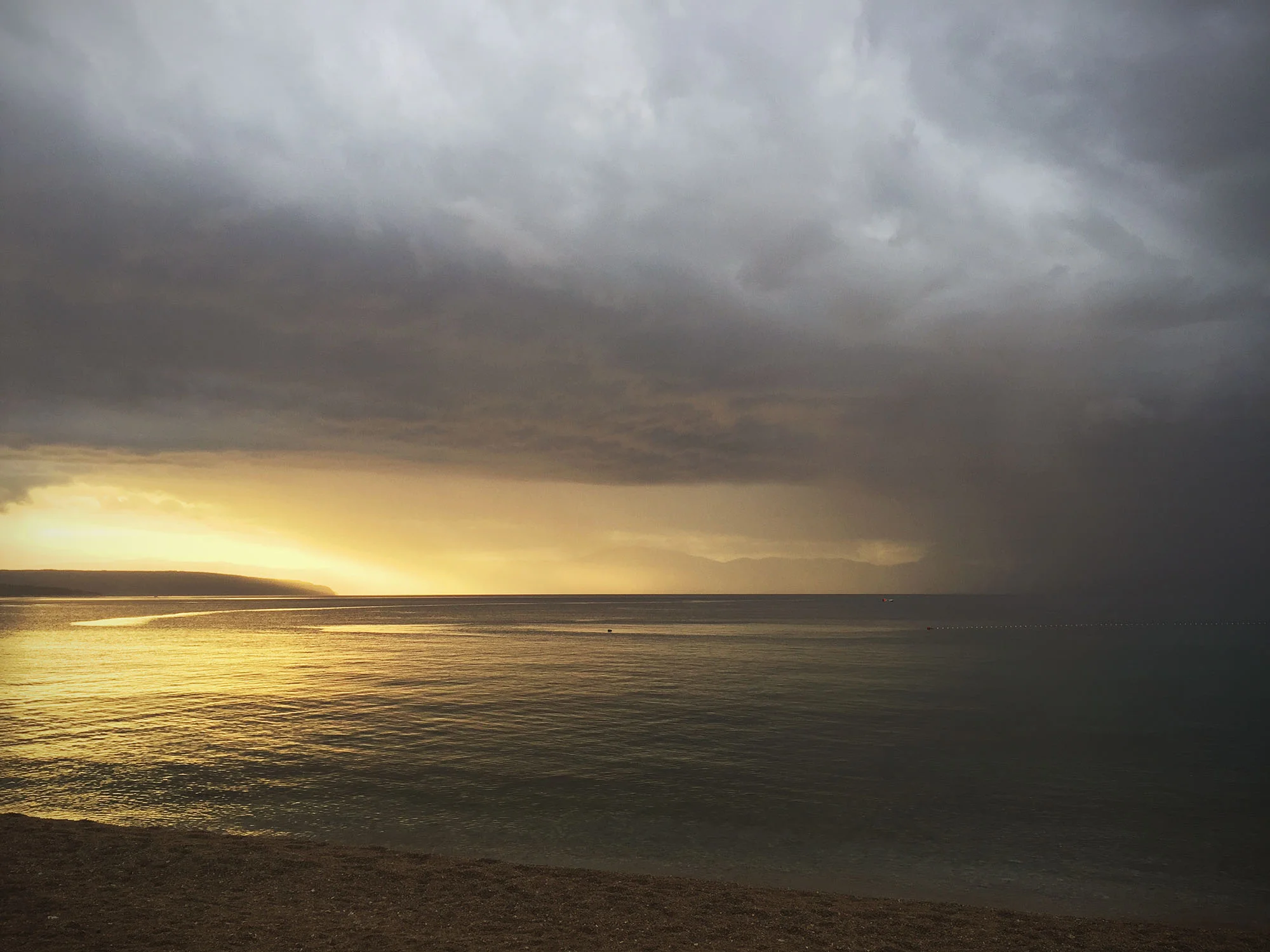 not even occasional rain can bother you when the scenery looks like this