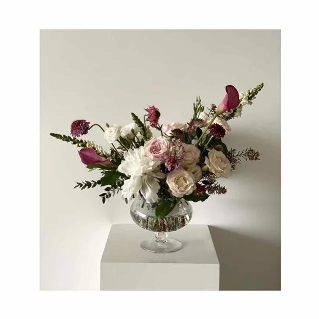 I don&rsquo;t care if Monday&rsquo;s blue, Tuesday&rsquo;s gray and Wednesday too. Thursday I don&rsquo;t care about you. 
It&rsquo;s Friday I&rsquo;m in love💕 .
.
.
.
.
#thecure #songlyrics #happyfriday #tgif #friyay #weekendvibes #weekendmood #goo