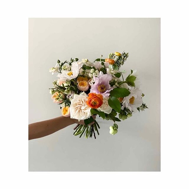 Surround yourself with people who allow you to blossom and a little reminder to show that you appreciation them 🧡
#gratitude #thankful #gratefulheart .
.
.
.
.

#sendinglove #positivevibes #hkflorist #flowersofinstagram #floristry #madisonparkflower
